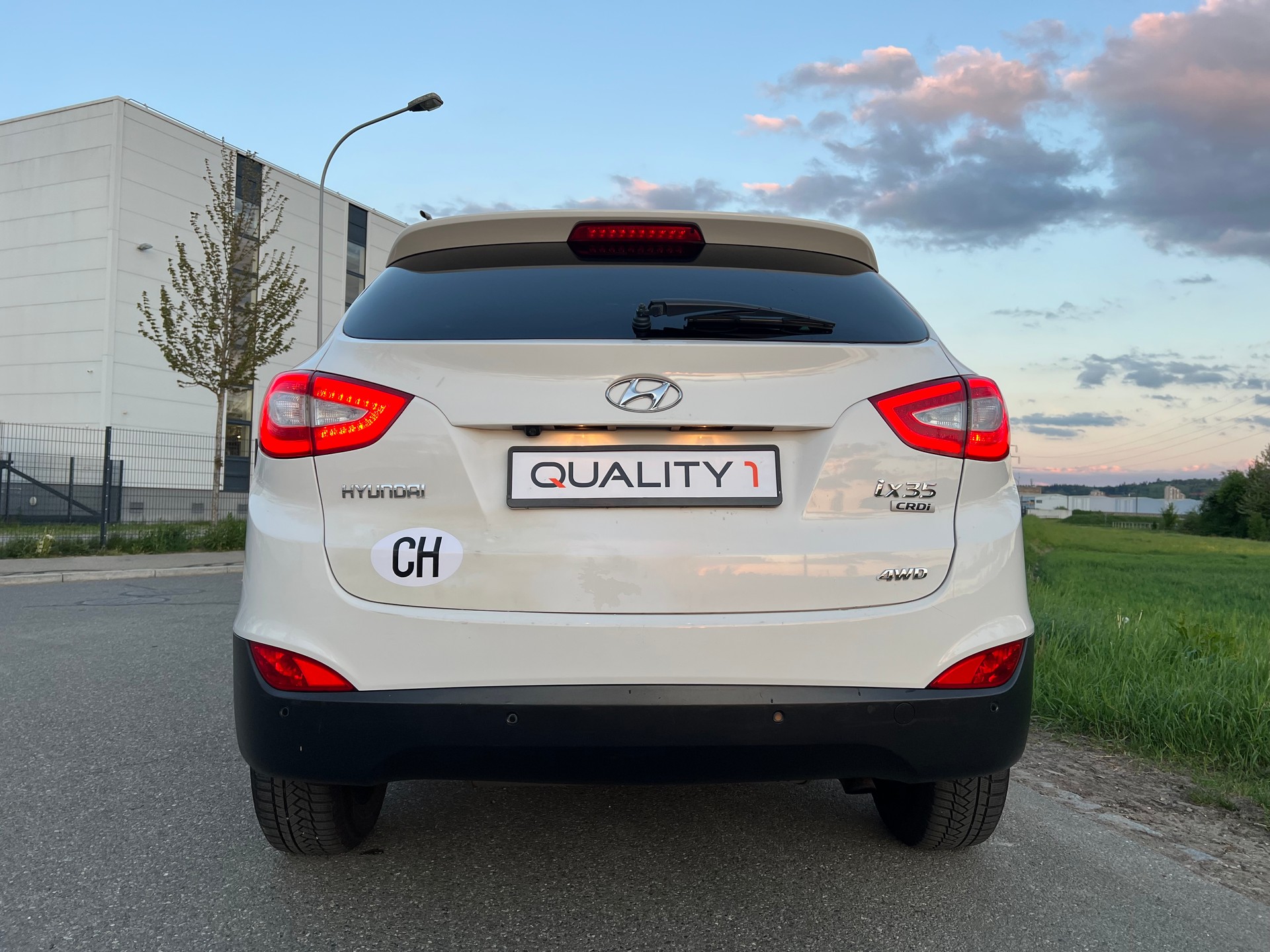 HYUNDAI iX 35 2.0 CRDi Premium 4WD Automatic-image-13