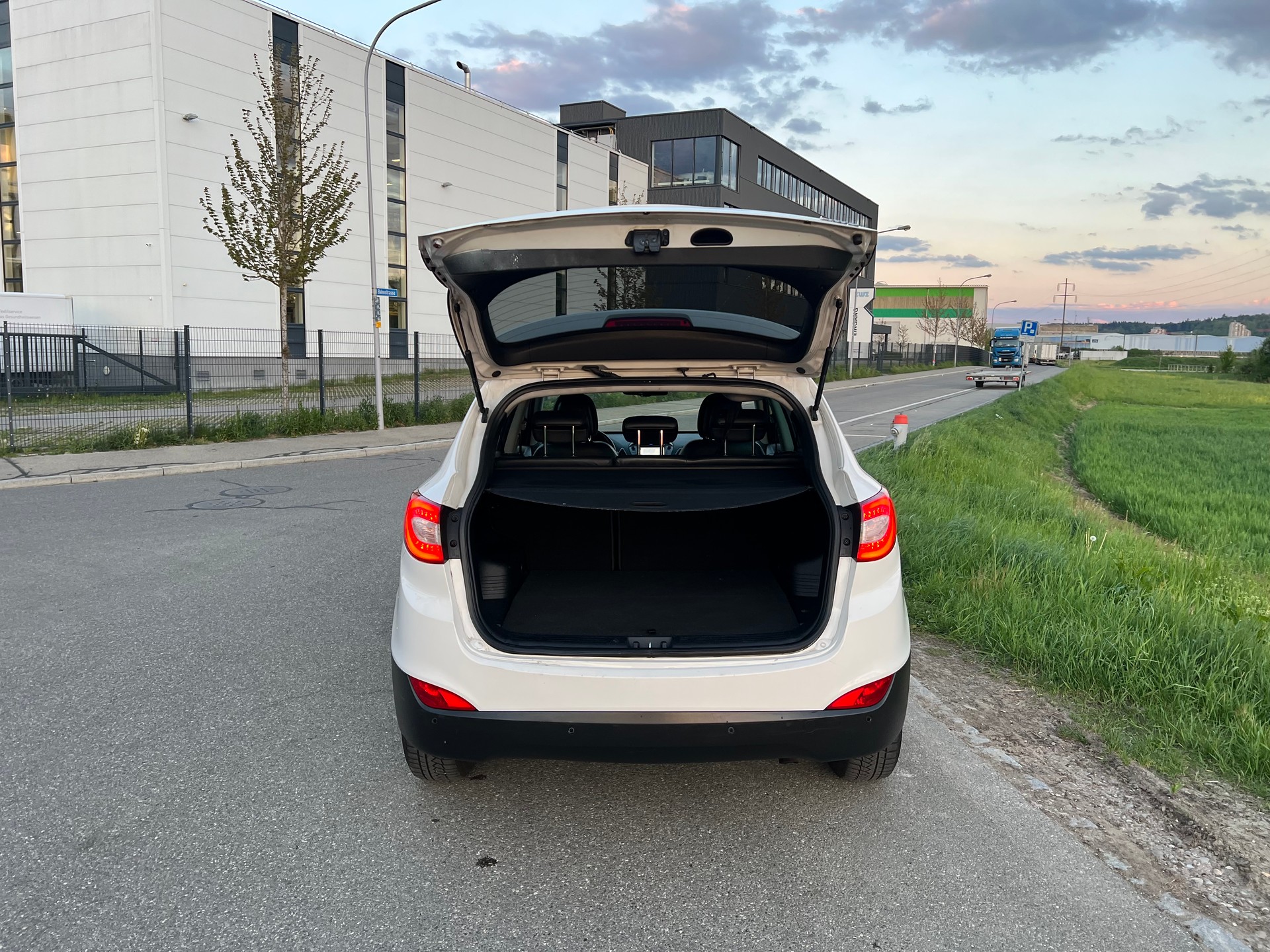 HYUNDAI iX 35 2.0 CRDi Premium 4WD Automatic-image-15