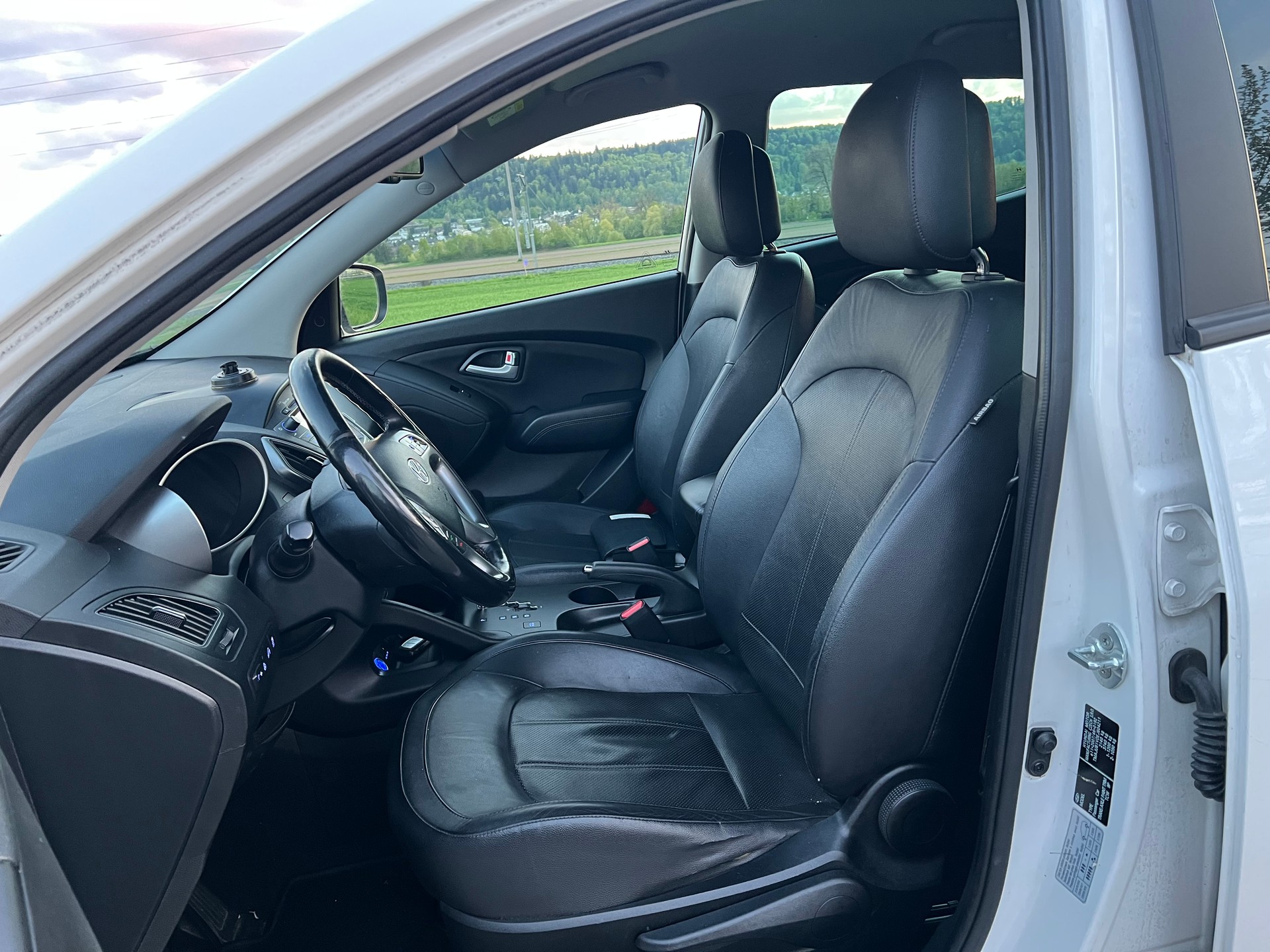 HYUNDAI iX 35 2.0 CRDi Premium 4WD Automatic-image-22