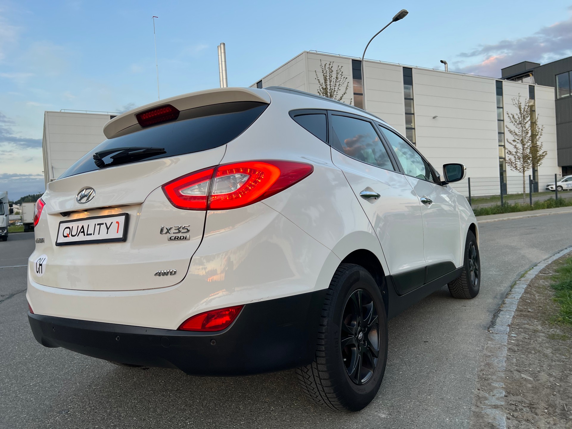 HYUNDAI iX 35 2.0 CRDi Premium 4WD Automatic-image-14