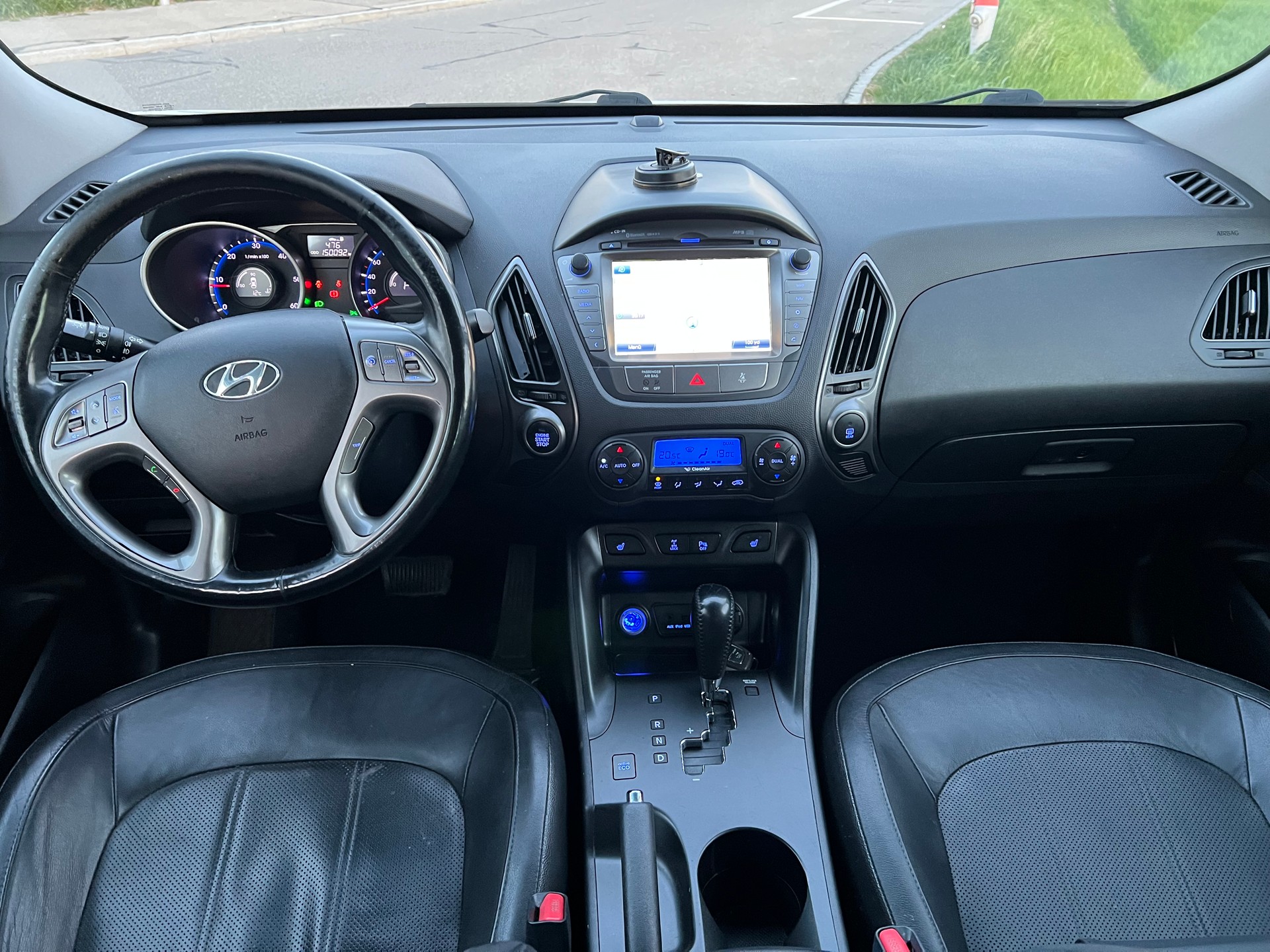 HYUNDAI iX 35 2.0 CRDi Premium 4WD Automatic-image-16