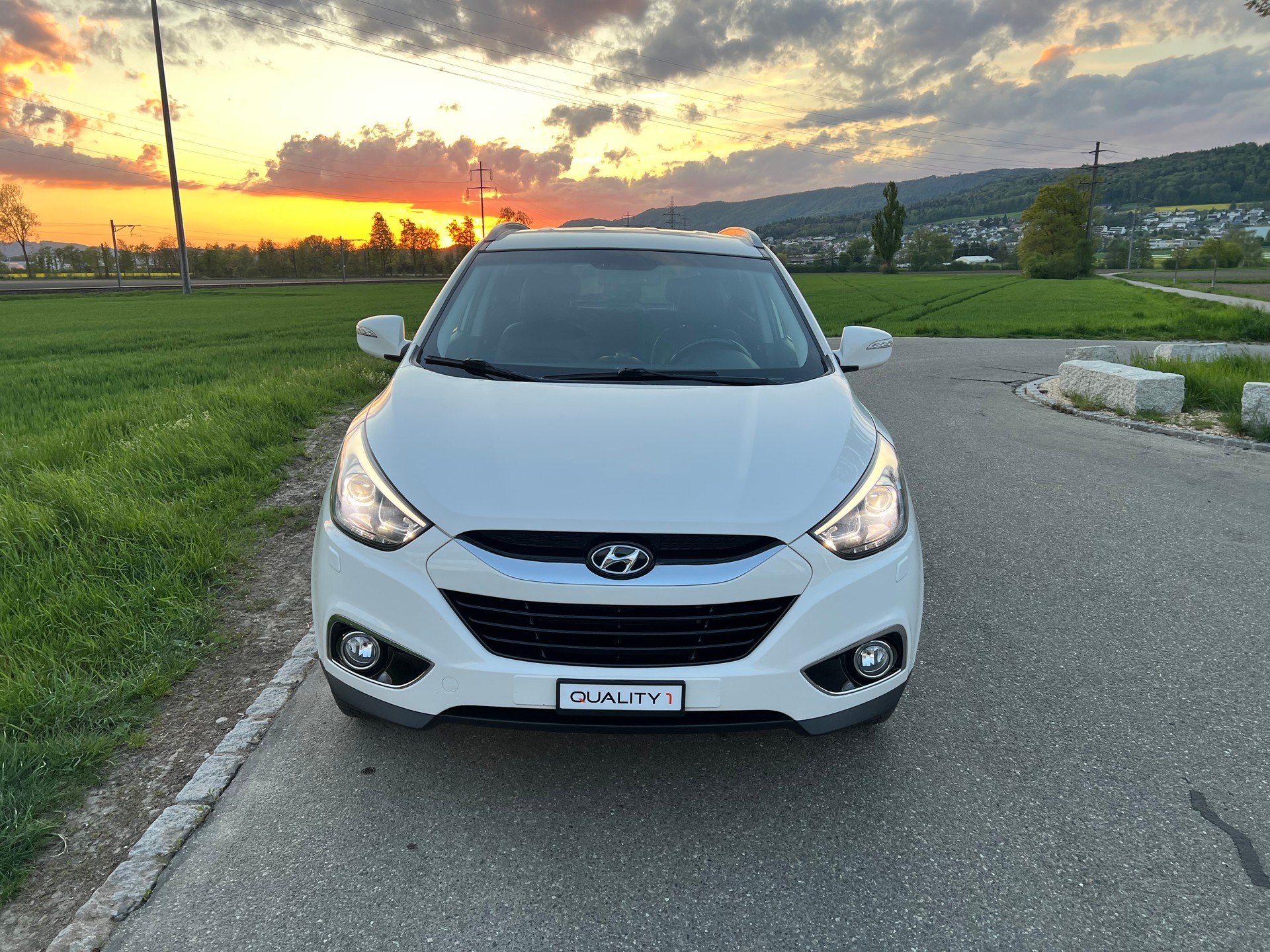HYUNDAI iX 35 2.0 CRDi Premium 4WD Automatic-image-7