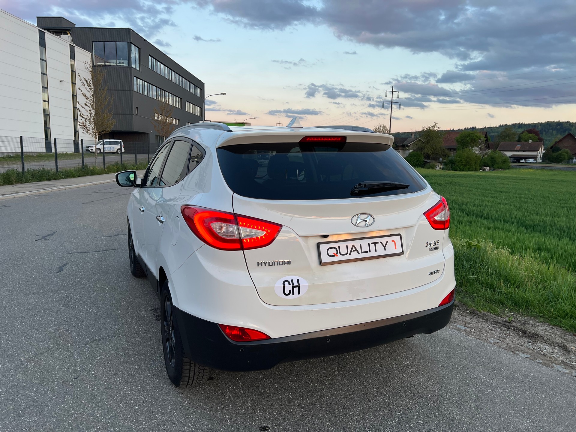 HYUNDAI iX 35 2.0 CRDi Premium 4WD Automatic-image-9
