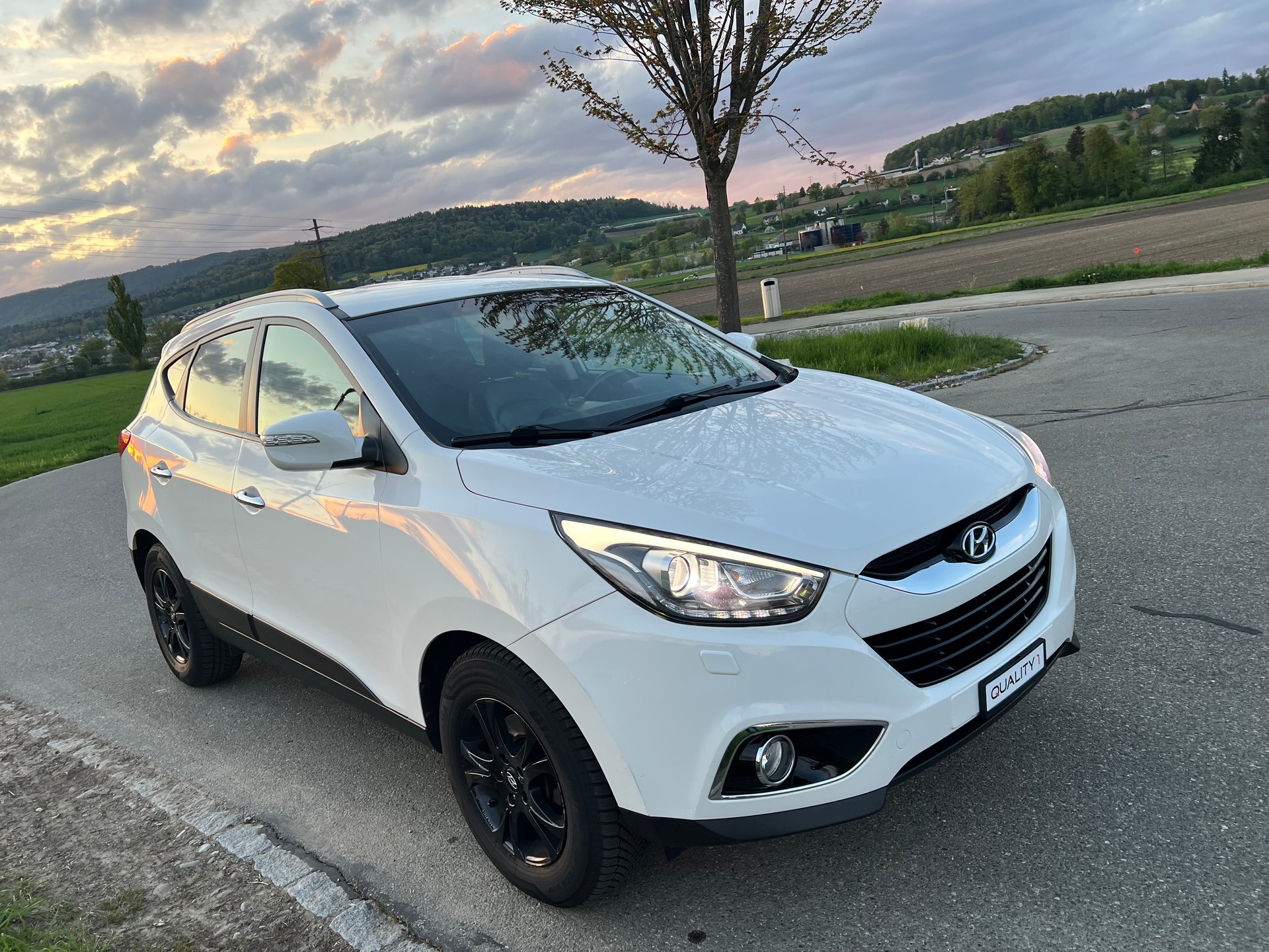 HYUNDAI iX 35 2.0 CRDi Premium 4WD Automatic-image-6