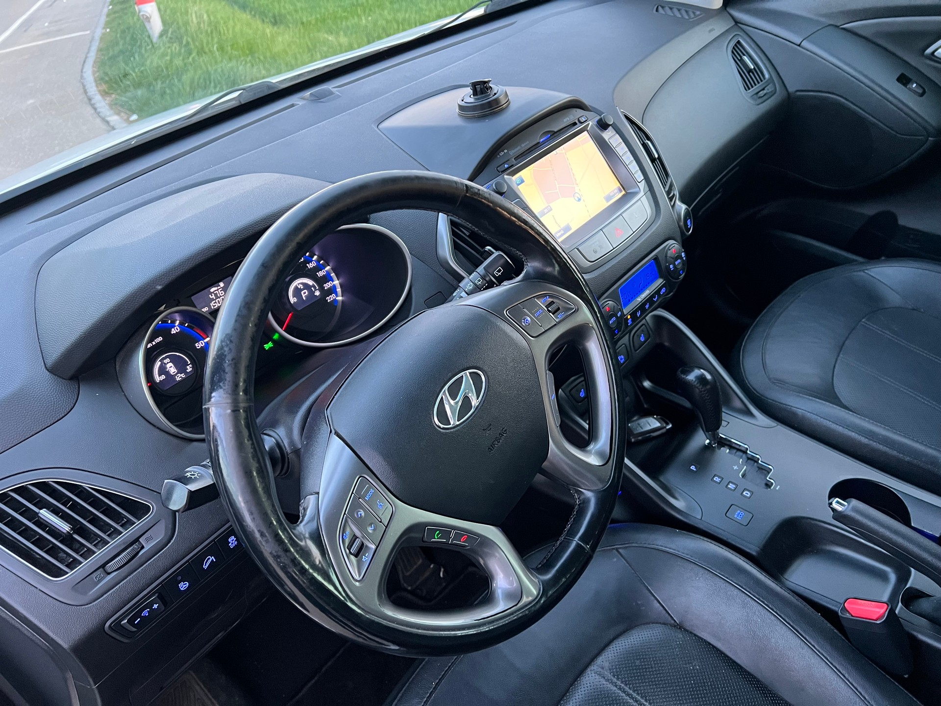 HYUNDAI iX 35 2.0 CRDi Premium 4WD Automatic-image-18