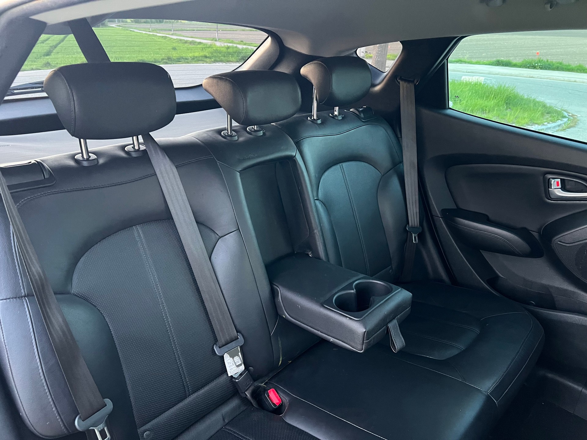 HYUNDAI iX 35 2.0 CRDi Premium 4WD Automatic-image-24