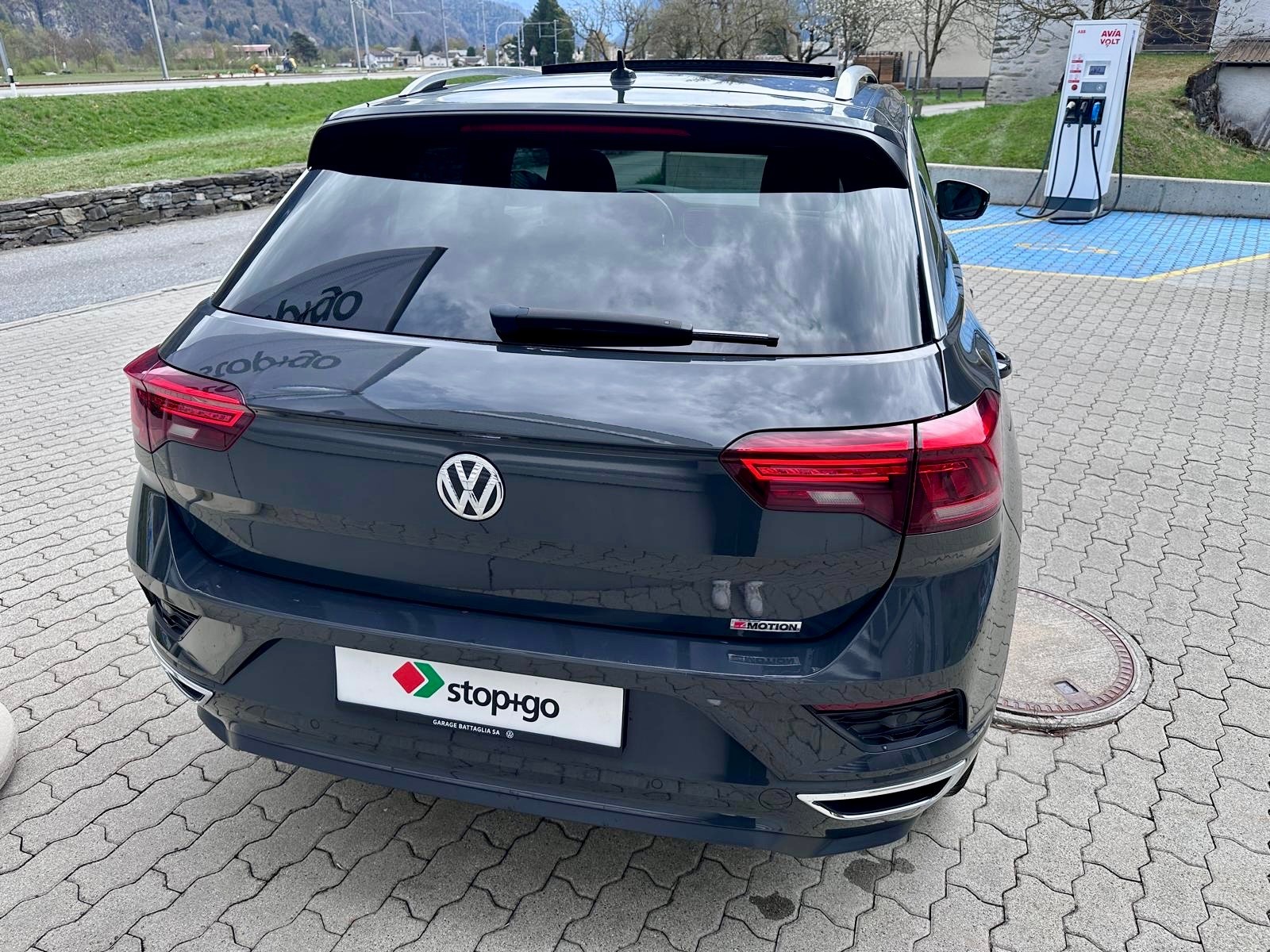 VW T-Roc 2.0 TSI R-line DSG 4Motion-image-3