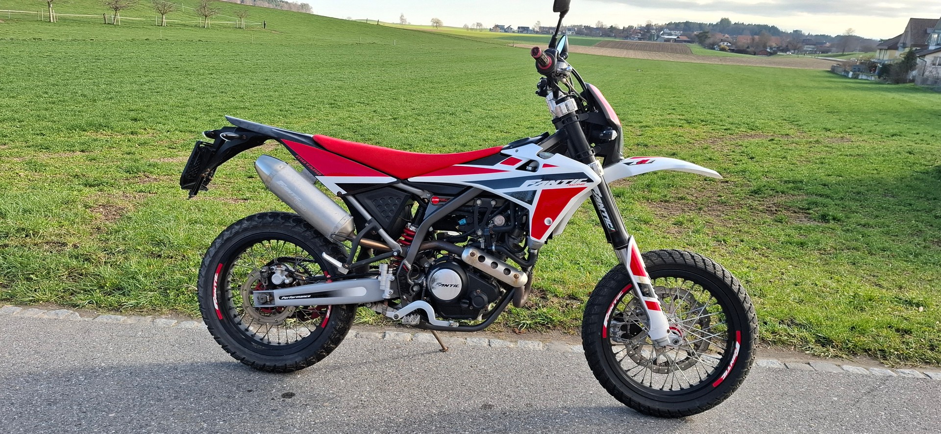 FANTIC XMF 125 Motard-image-1