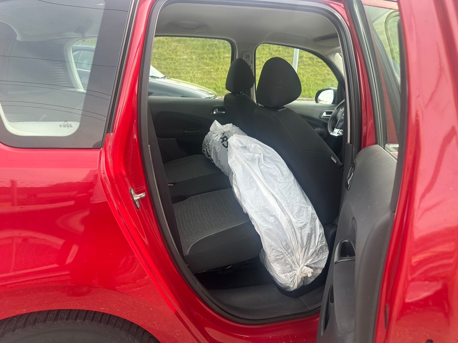 CITROEN C3 Picasso 1.6i 16V Black Top EGS6-image-9