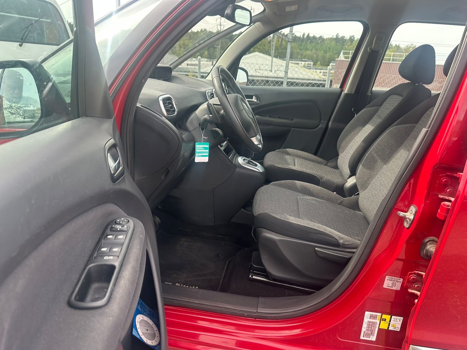 CITROEN C3 Picasso 1.6i 16V Black Top EGS6-image-7