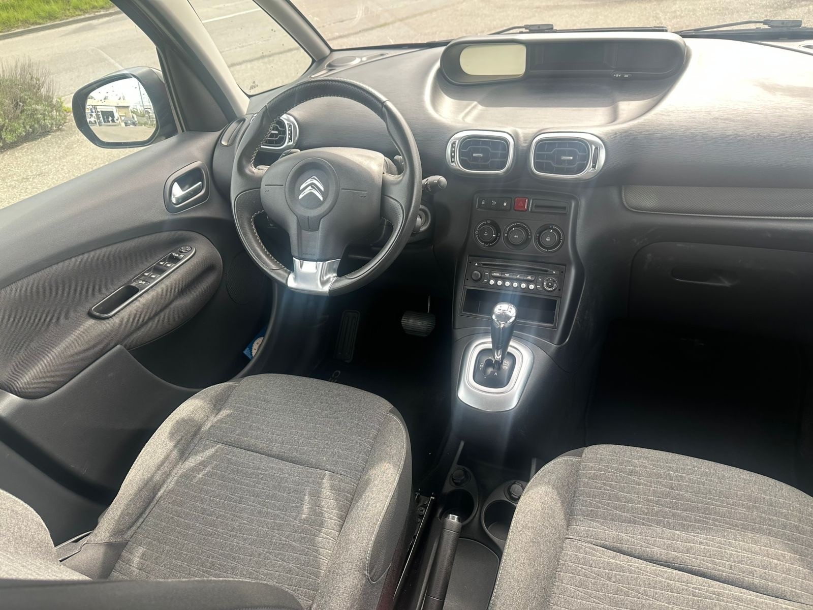 CITROEN C3 Picasso 1.6i 16V Black Top EGS6-image-6