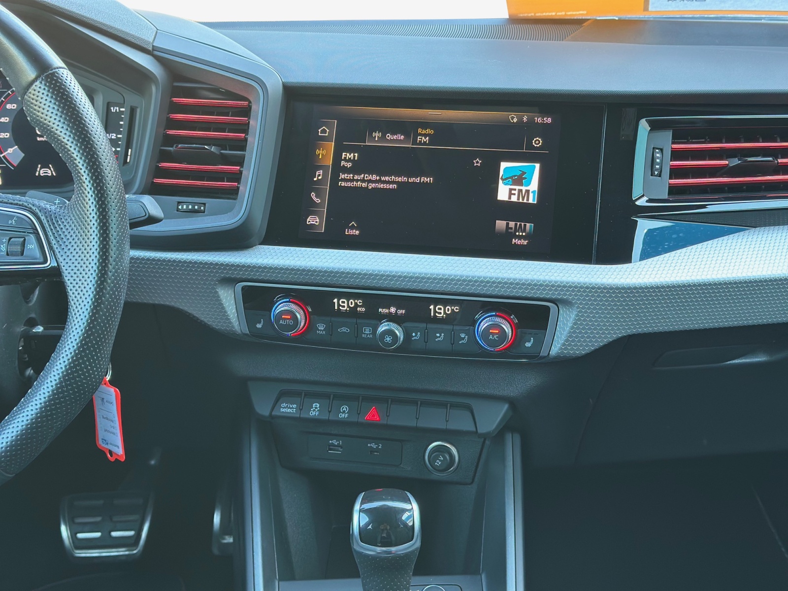 AUDI A1 Sportback 40 TFSI S Line S-tronic-image-10