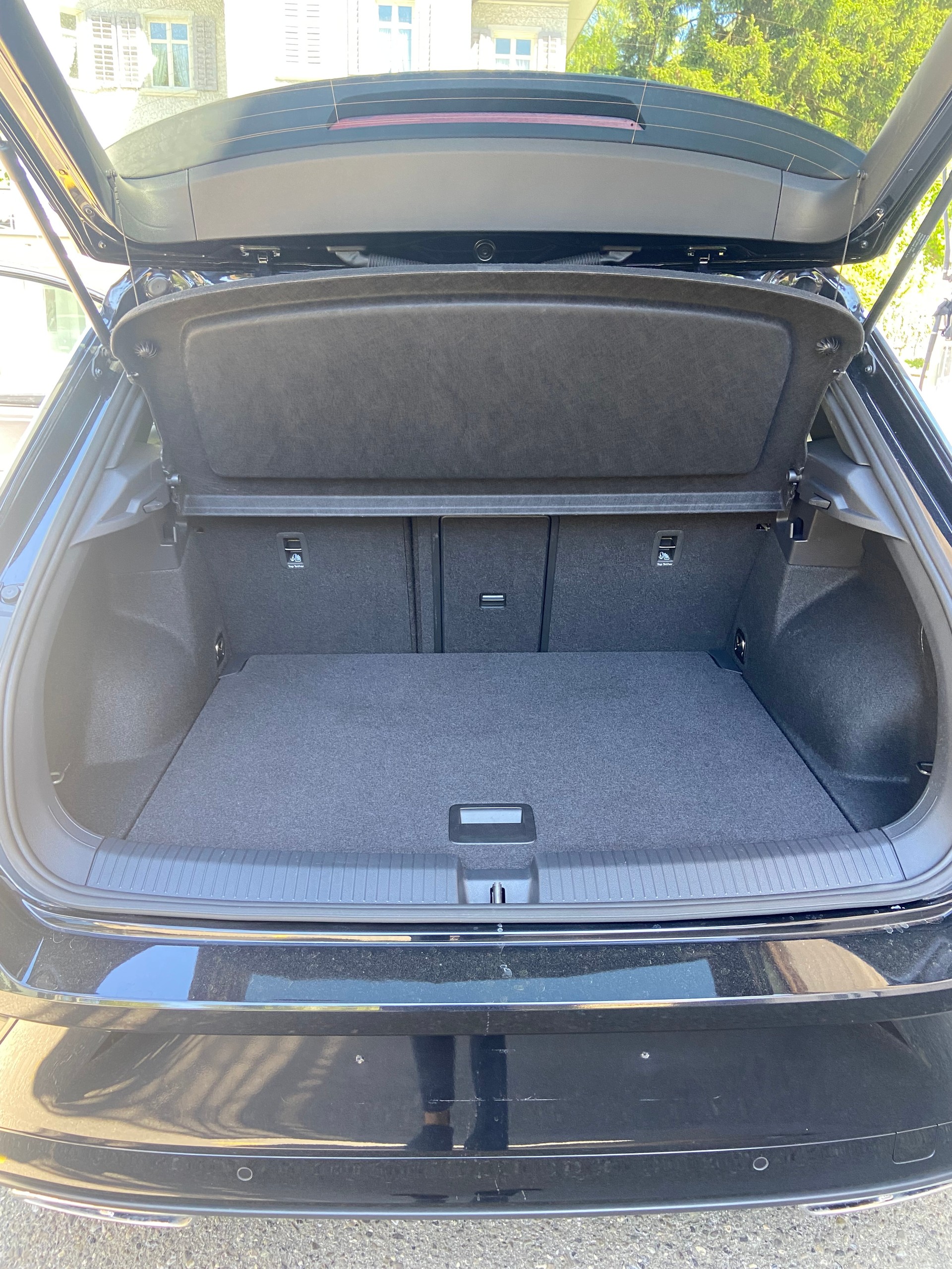 VW T-Roc 2.0 TSI R-Line DSG 4Motion-image-4