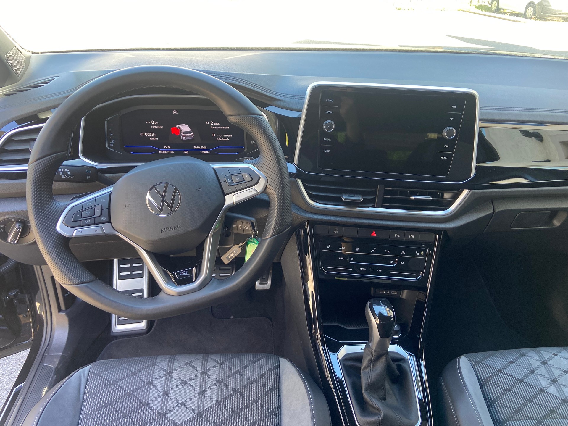 VW T-Roc 2.0 TSI R-Line DSG 4Motion-image-6