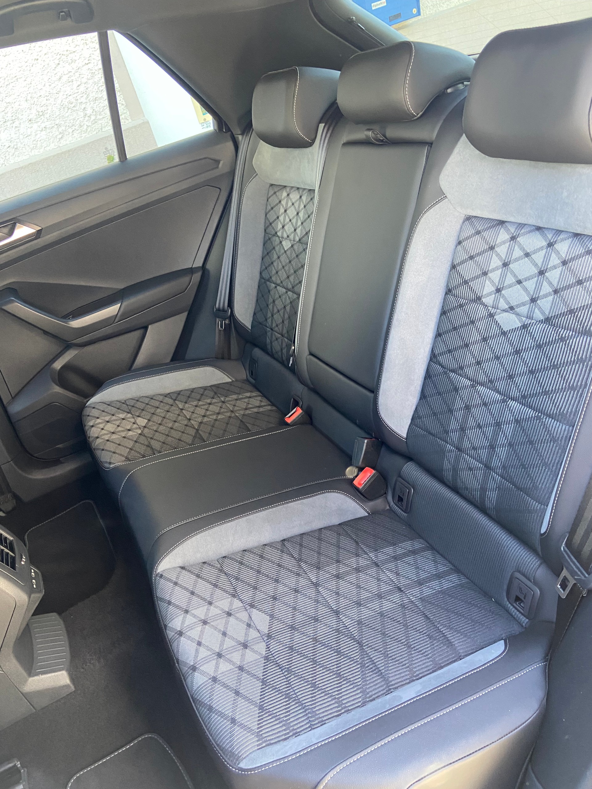 VW T-Roc 2.0 TSI R-Line DSG 4Motion-image-9