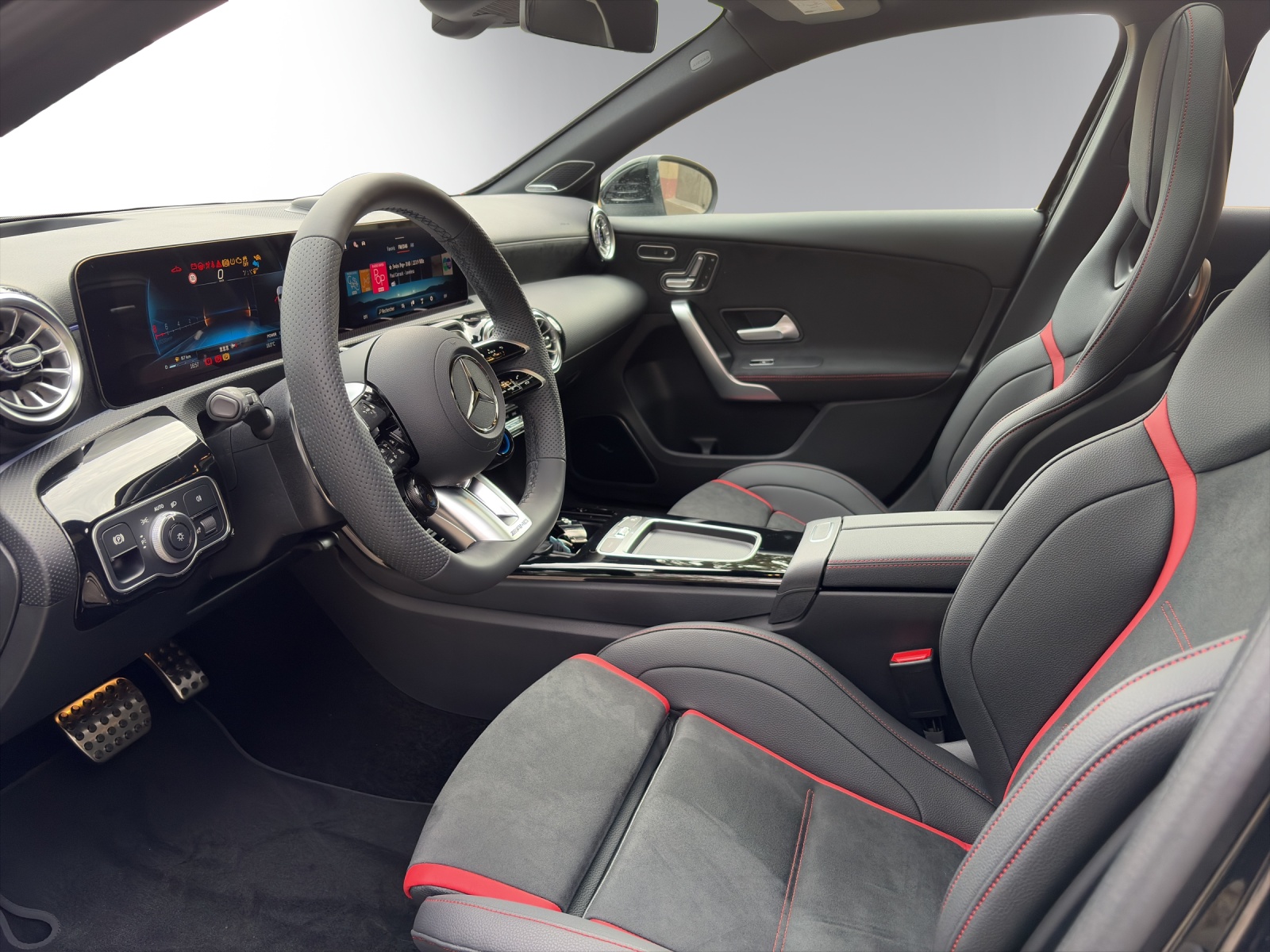 MERCEDES-BENZ A AMG 35 4Matic 8G-DCT-image-4