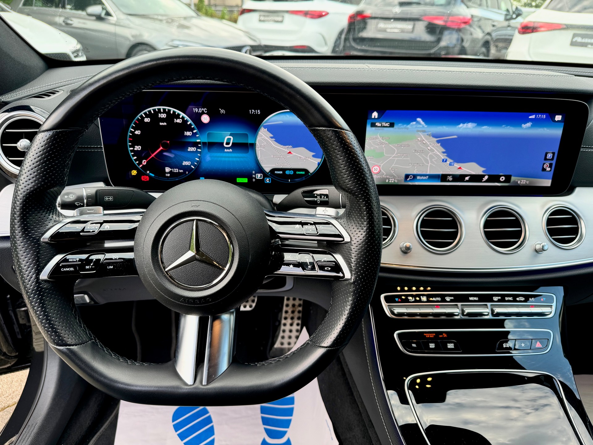 MERCEDES-BENZ E 200 AMG Line 9G-Tronic-image-8