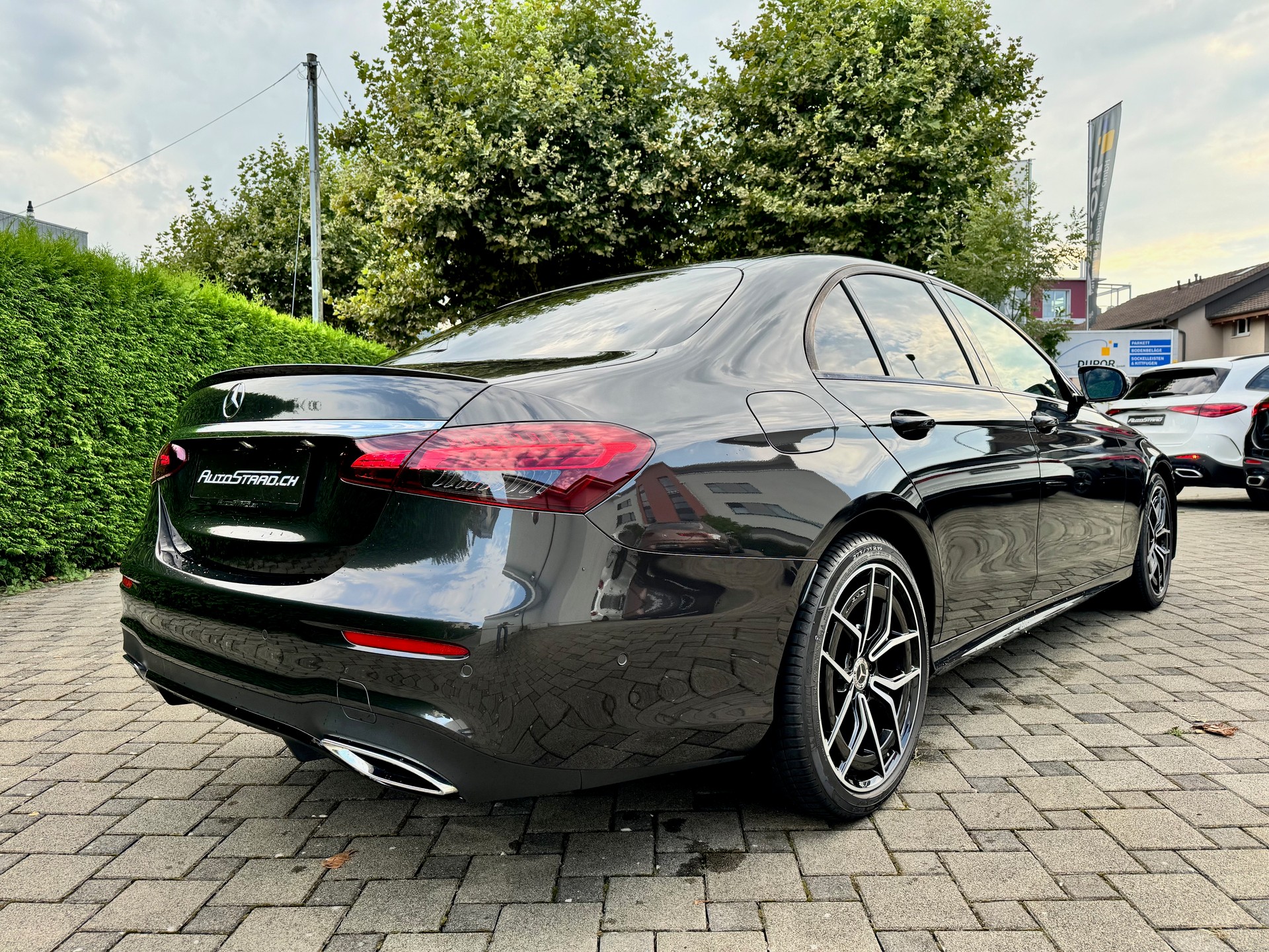 MERCEDES-BENZ E 200 AMG Line 9G-Tronic-showroom-element-3