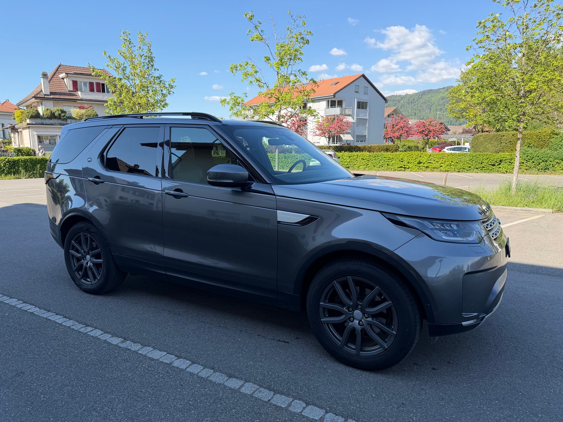 LAND ROVER Discovery 3.0 TDV6 HSE-image-1