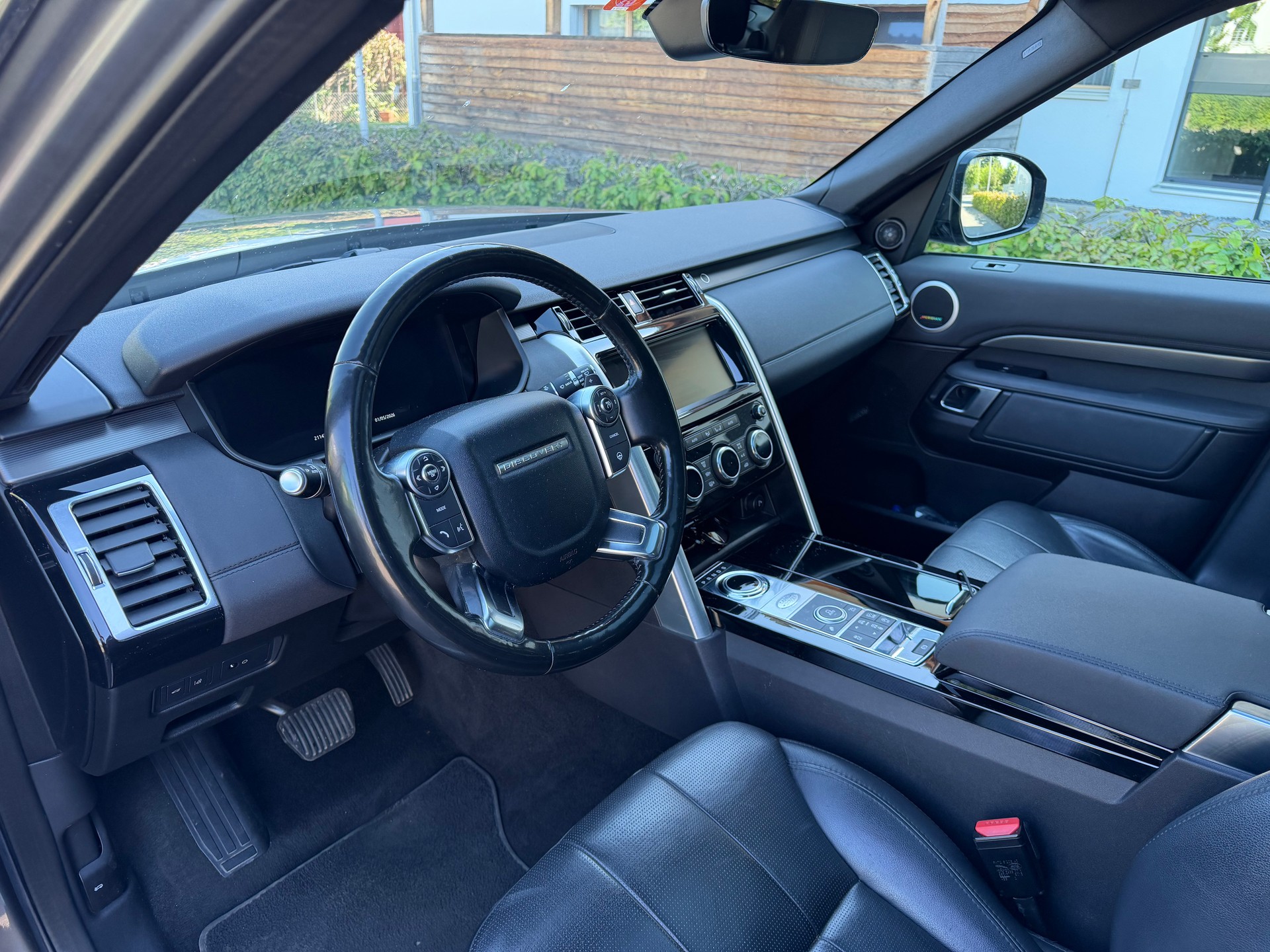 LAND ROVER Discovery 3.0 TDV6 HSE-image-3
