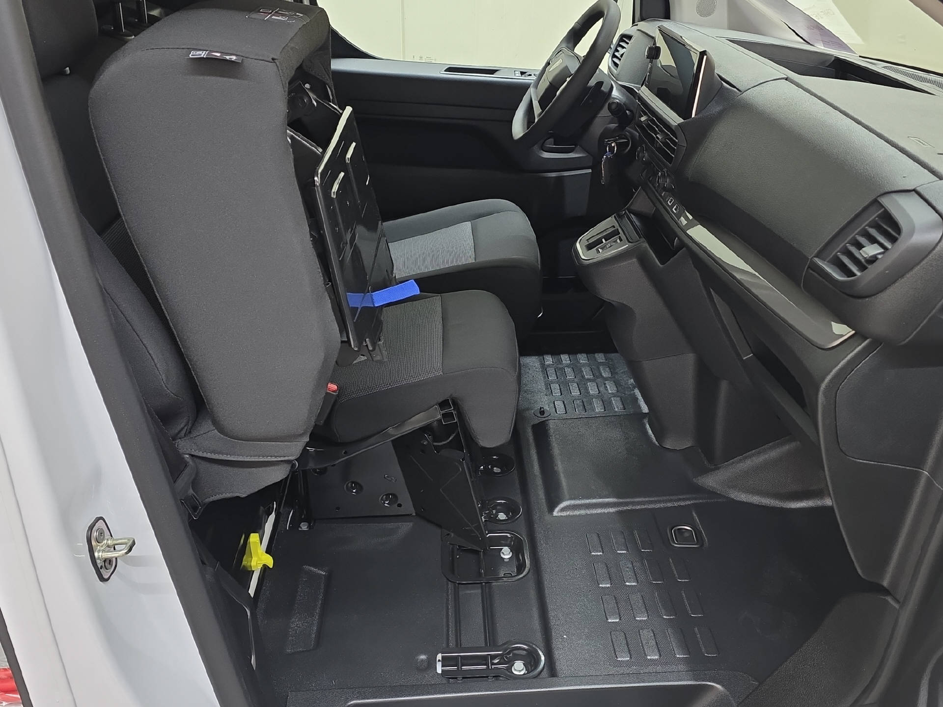 PEUGEOT E-Expert Kaw. Standard 75 kWh-image-12