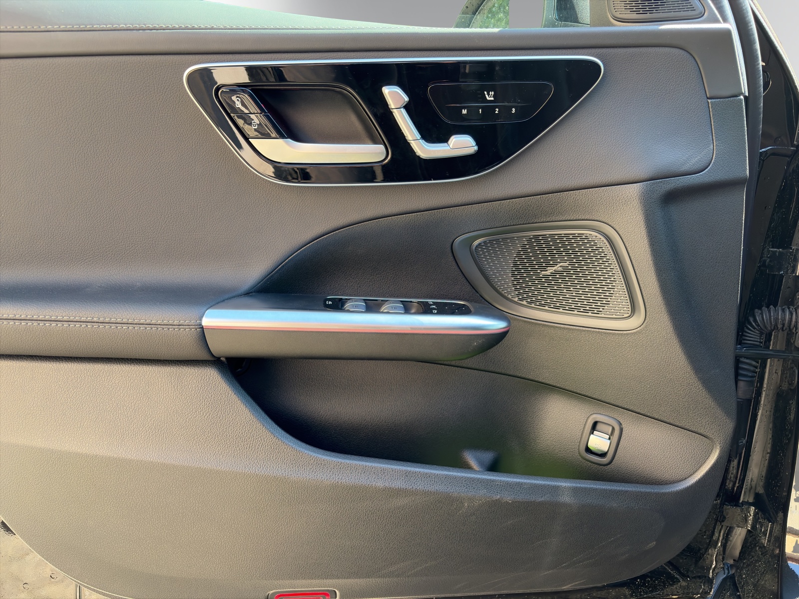 MERCEDES-BENZ C 300de 4Matic AMG Line-image-5