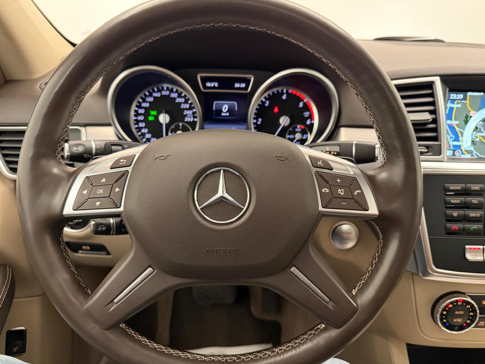 MERCEDES-BENZ ML 350 BlueTEC Executive 4Matic 7G-Tronic-image-19