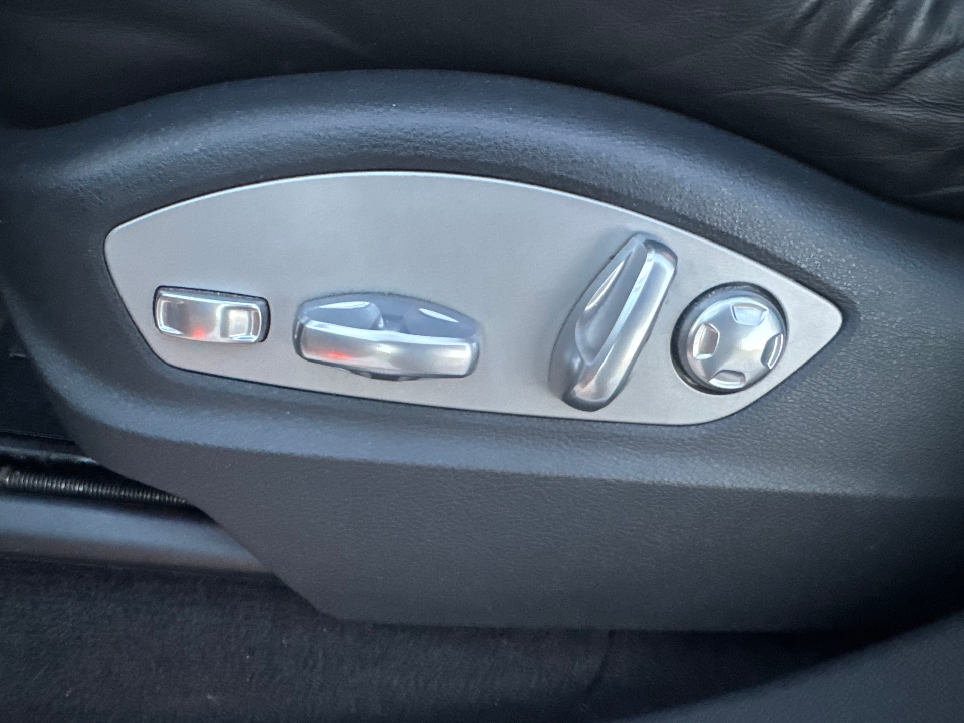 PORSCHE CAYENNE-image-14