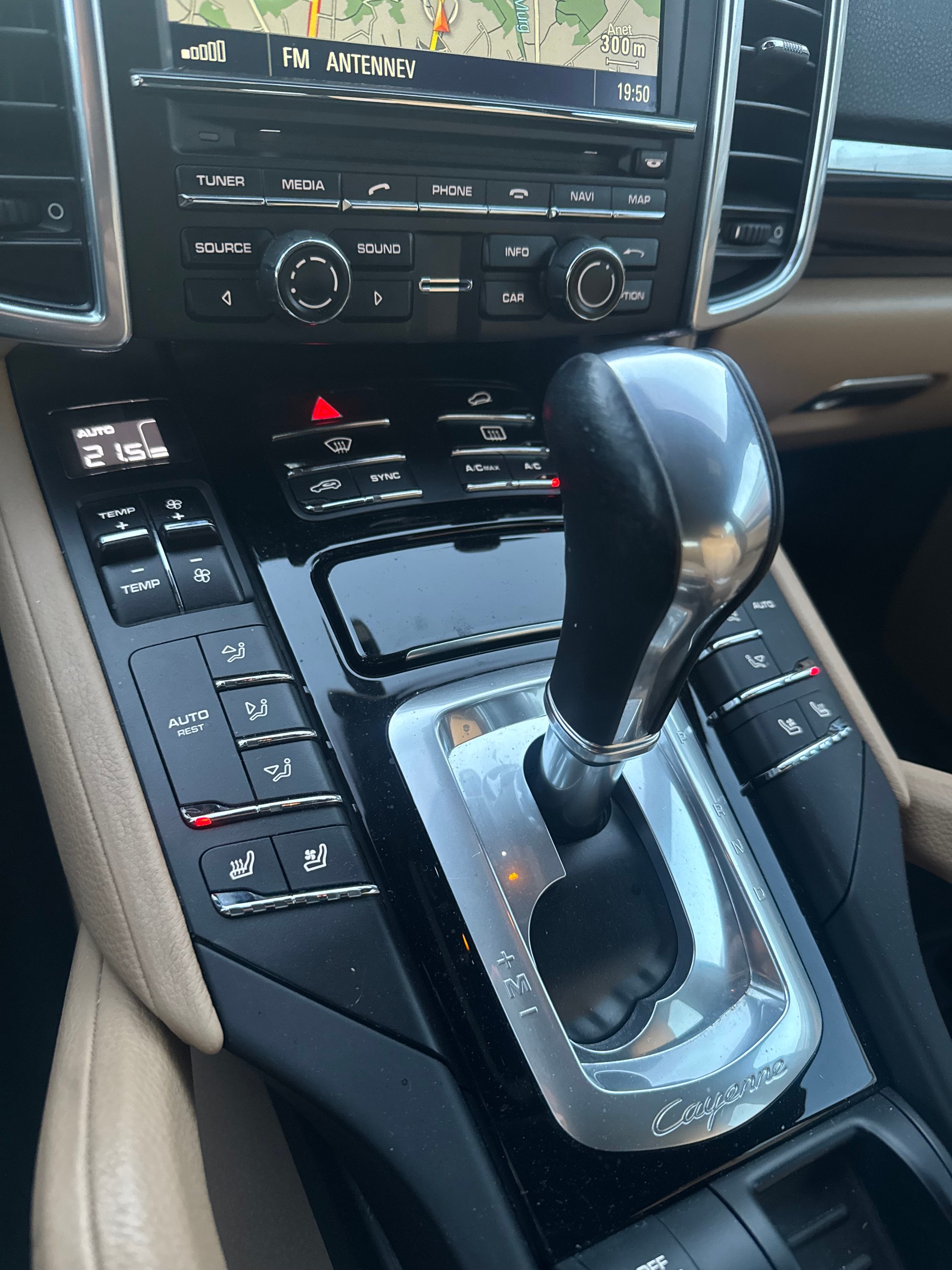 PORSCHE CAYENNE-image-13