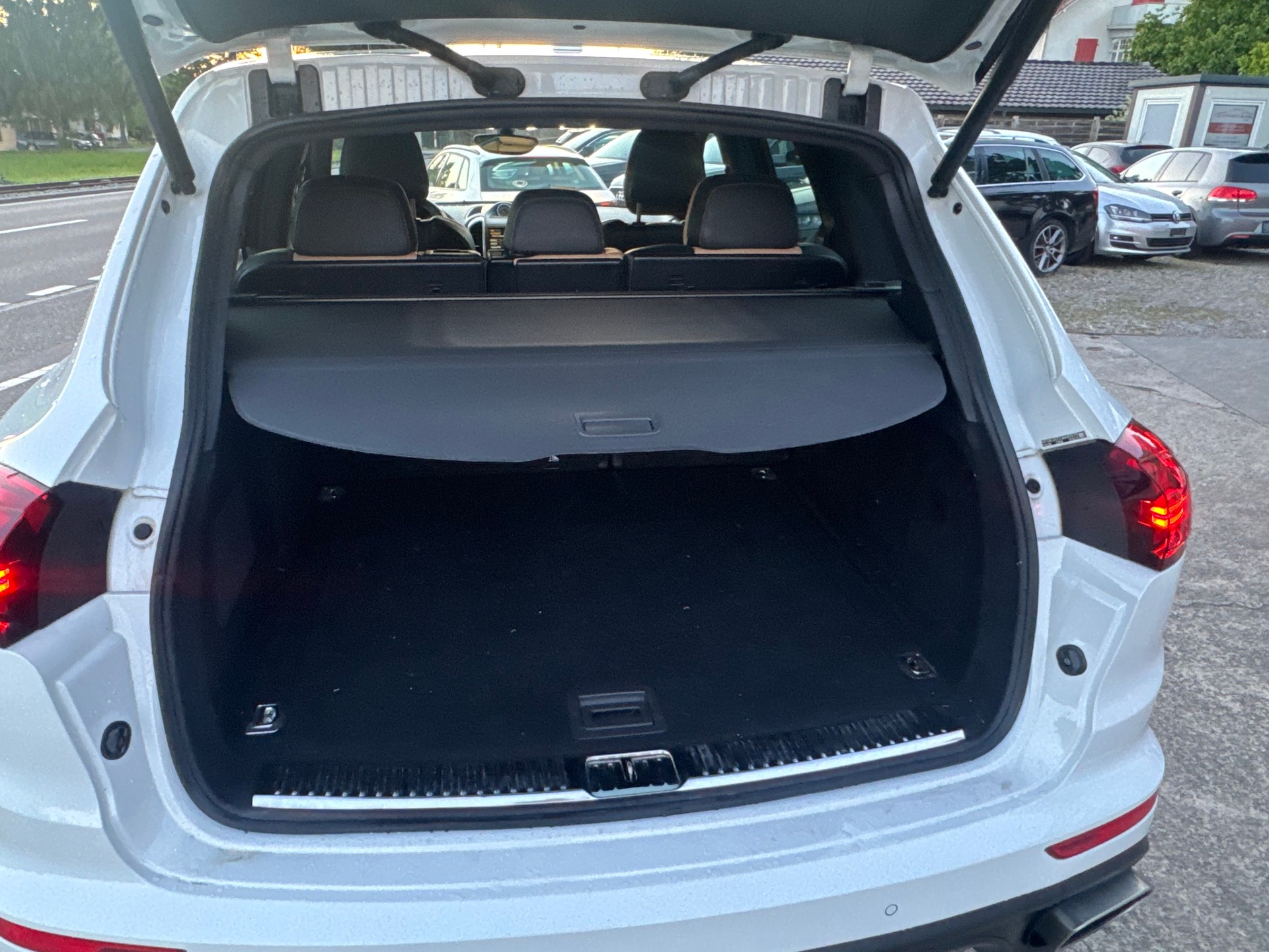 PORSCHE CAYENNE-image-9