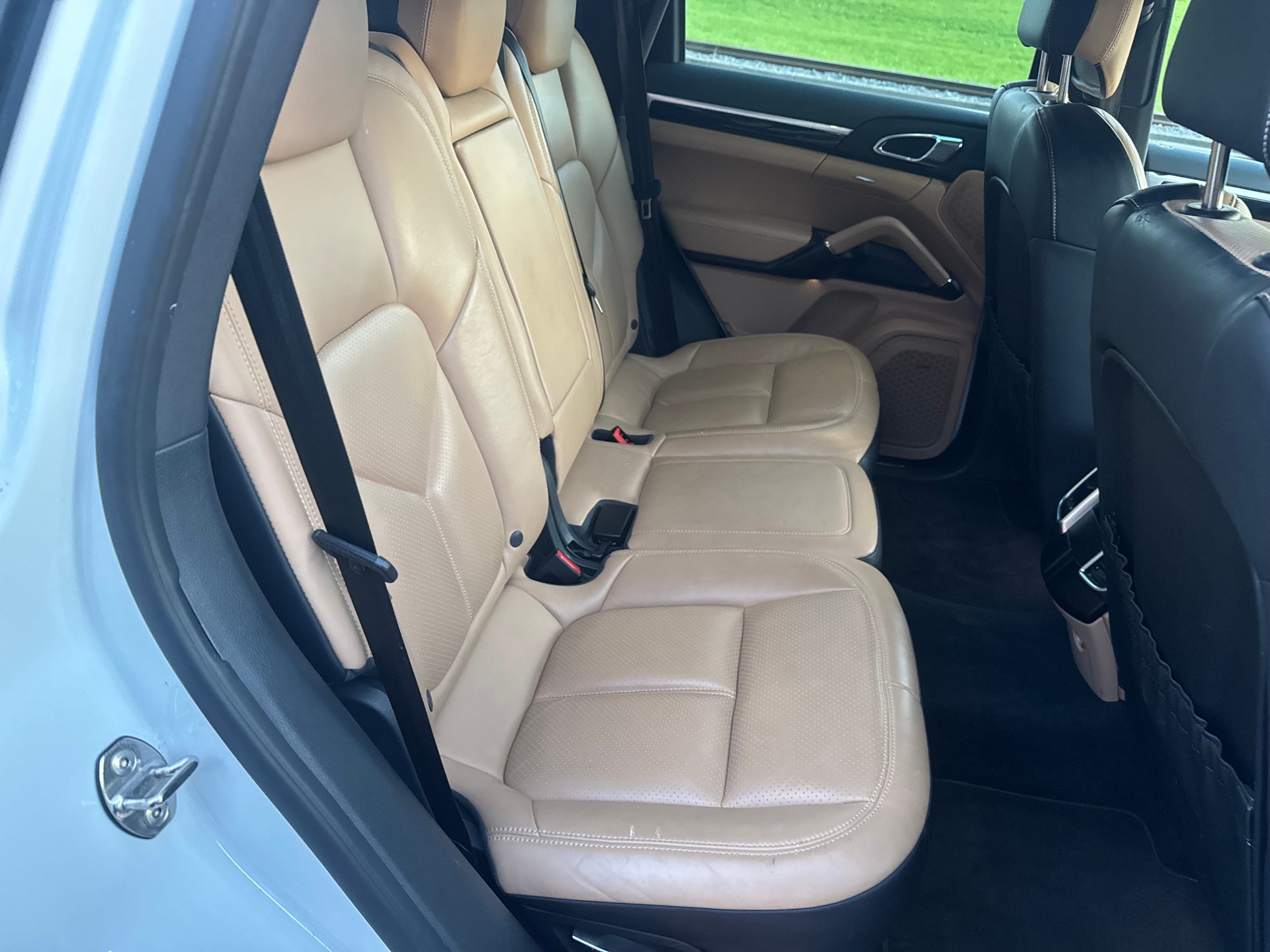 PORSCHE CAYENNE-image-8