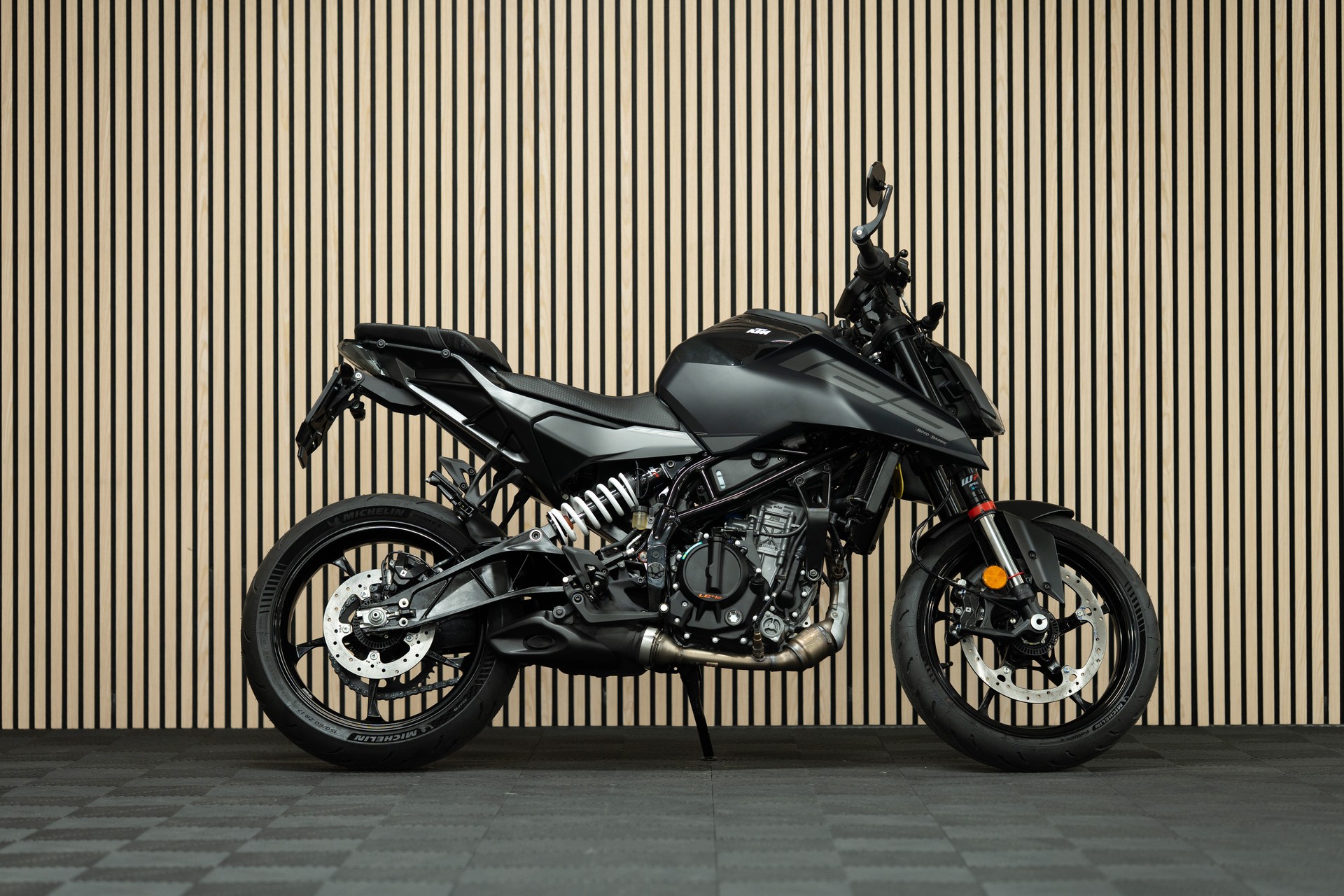 KTM 125 Duke mit Kurzheck und Lenkerendspiegeln