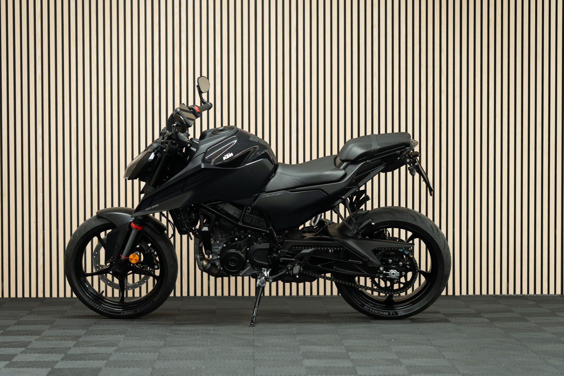 KTM 125 Duke mit Kurzheck und Lenkerendspiegeln-showroom-element-1
