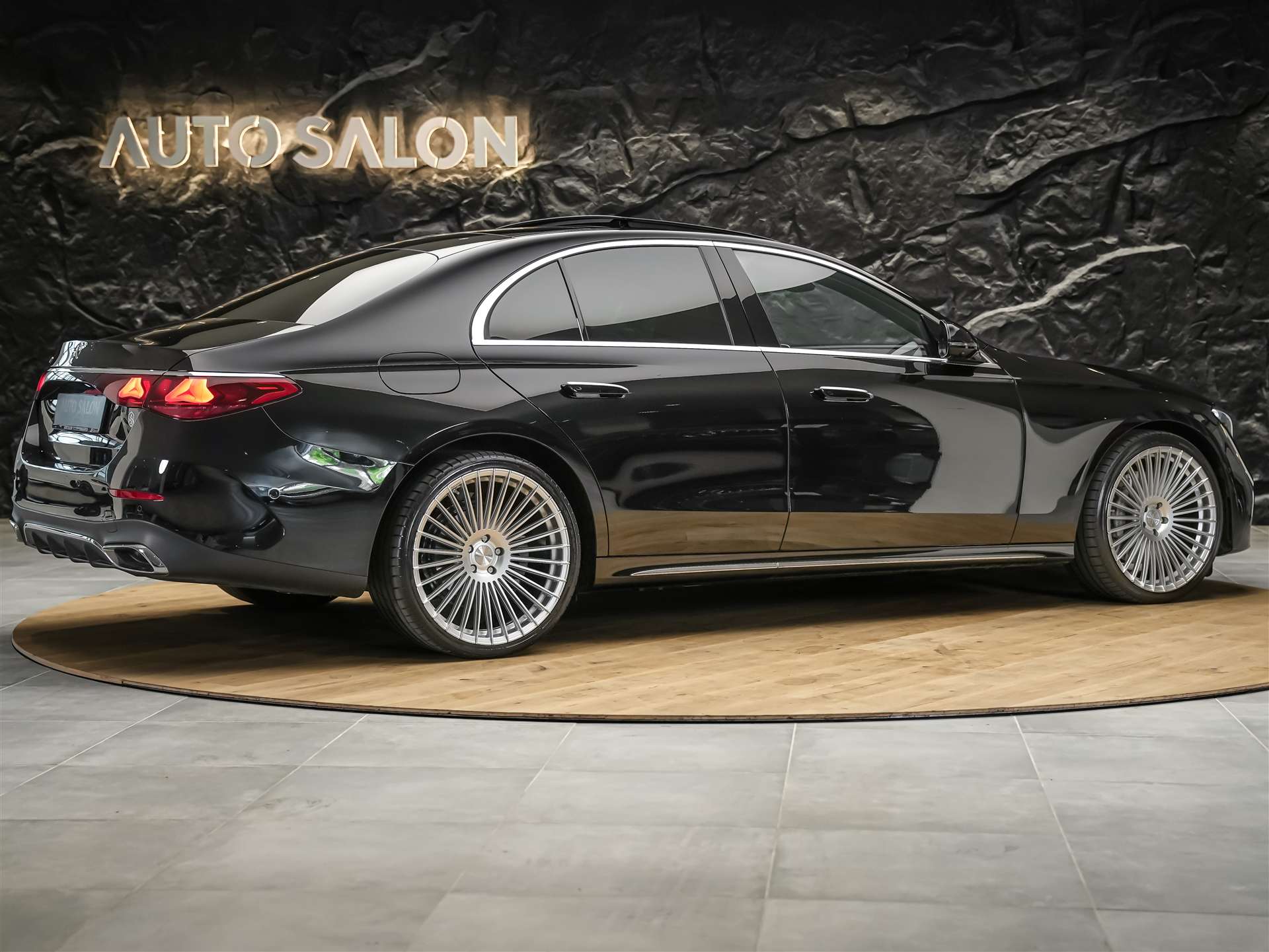 MERCEDES-BENZ E 220 d AMG Line *Werksgarantie*21 Zoll*Panorama*360° Kamera*-image-4