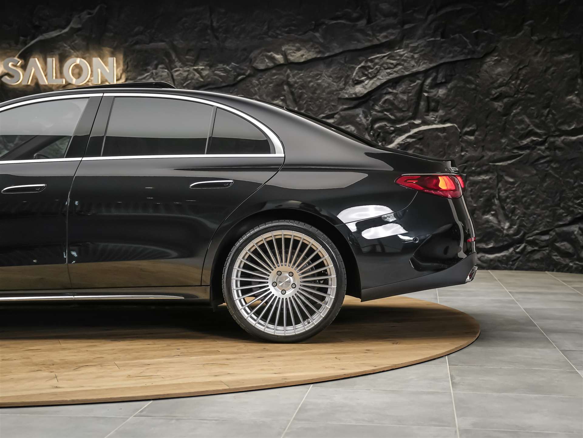 MERCEDES-BENZ E 220 d AMG Line *Werksgarantie*21 Zoll*Panorama*360° Kamera*-image-17