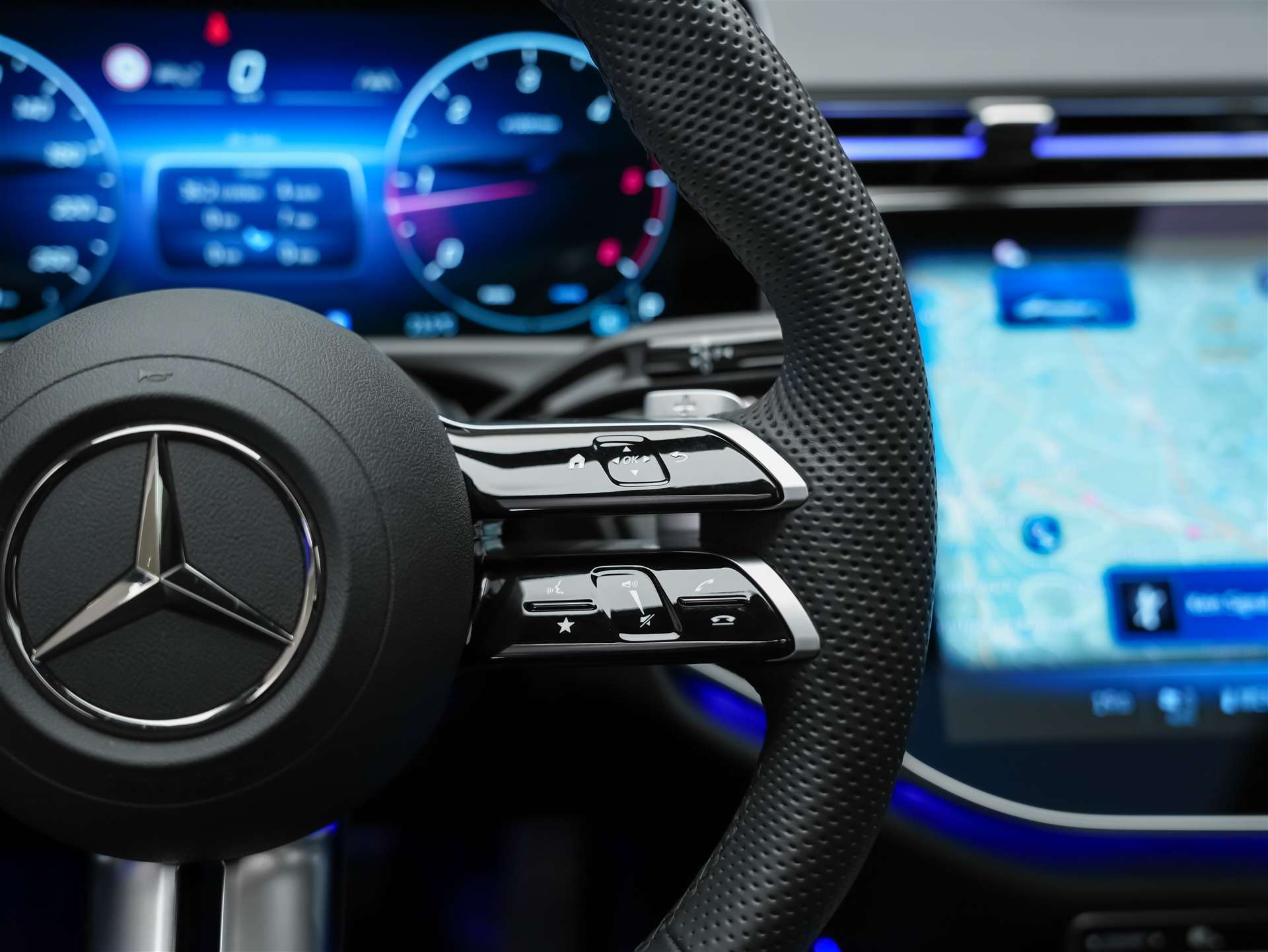 MERCEDES-BENZ E 220 d AMG Line *Werksgarantie*21 Zoll*Panorama*360° Kamera*-image-26