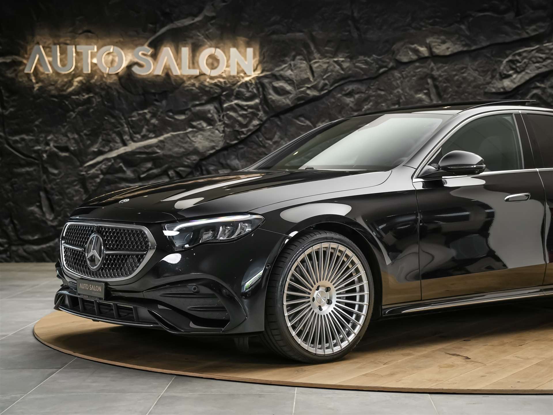 MERCEDES-BENZ E 220 d AMG Line *Werksgarantie*21 Zoll*Panorama*360° Kamera*-image-14