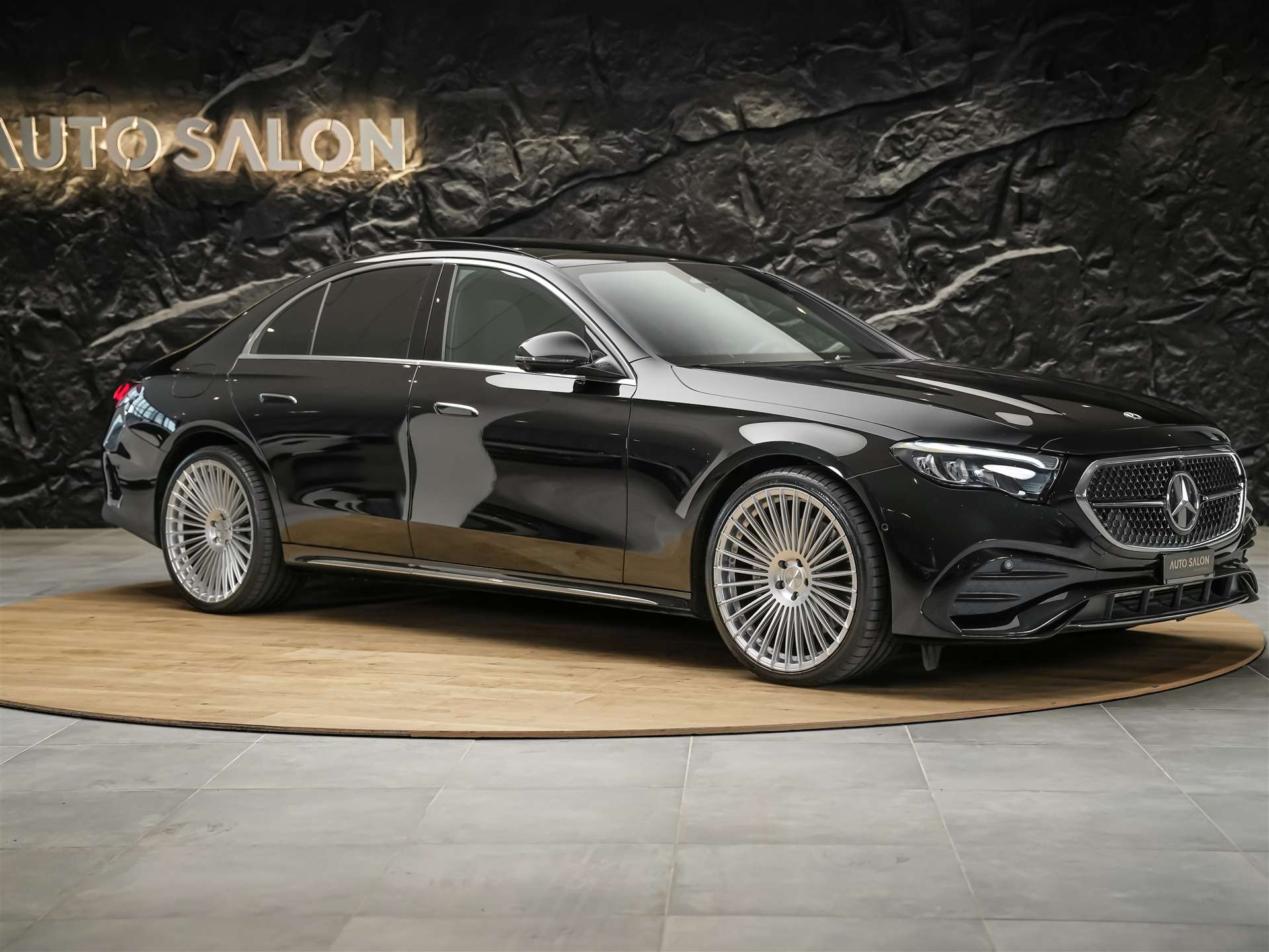 MERCEDES-BENZ E 220 d AMG Line *Werksgarantie*21 Zoll*Panorama*360° Kamera*-image-5