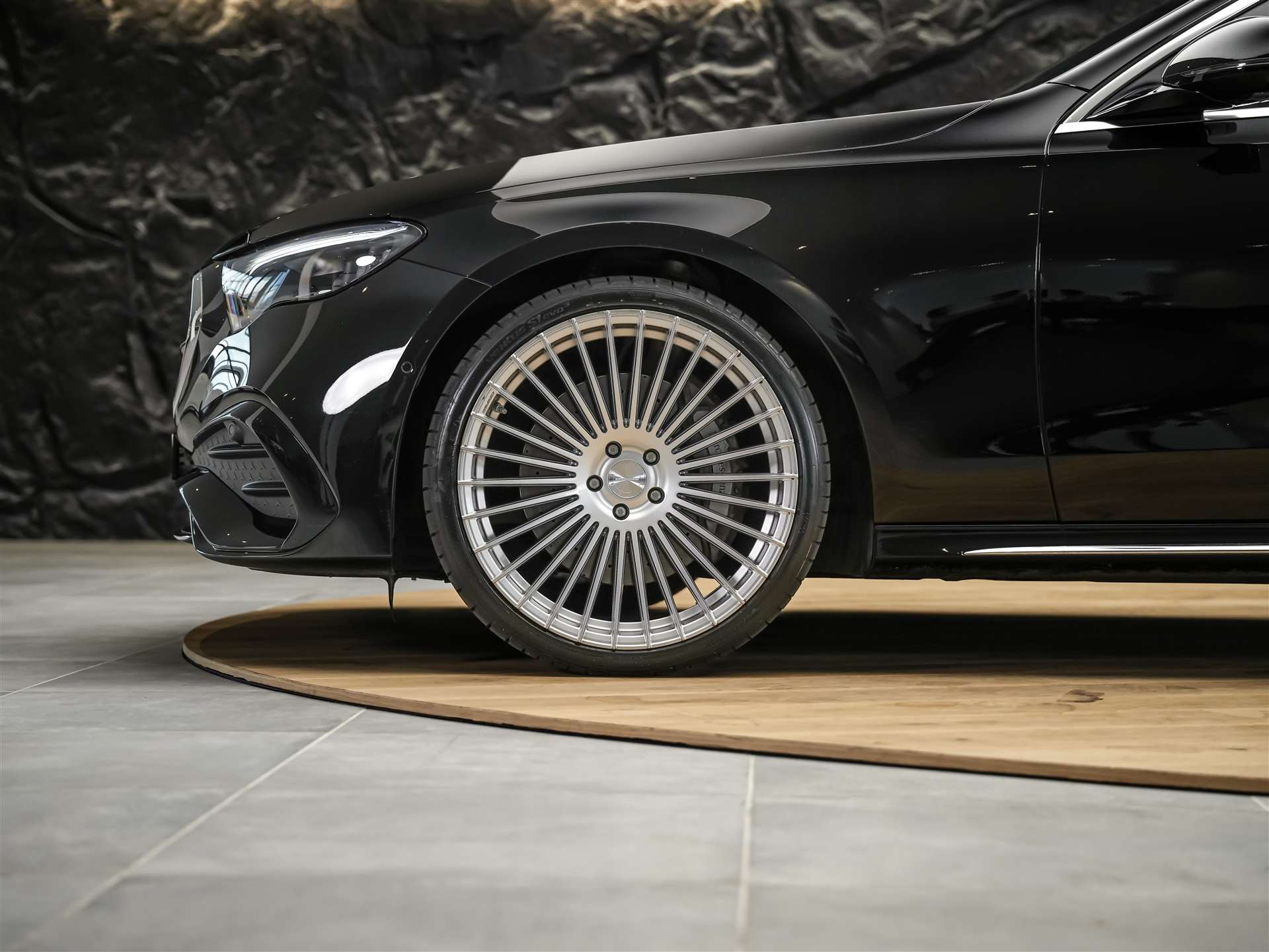 MERCEDES-BENZ E 220 d AMG Line *Werksgarantie*21 Zoll*Panorama*360° Kamera*-image-16