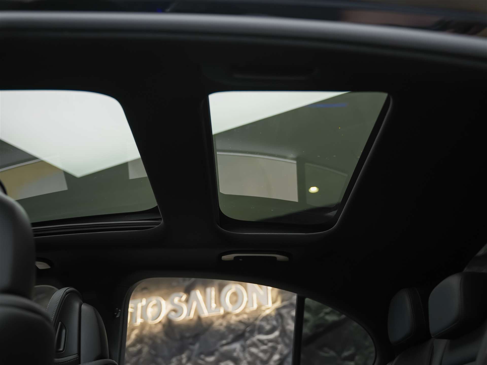 MERCEDES-BENZ E 220 d AMG Line *Werksgarantie*21 Zoll*Panorama*360° Kamera*-image-11