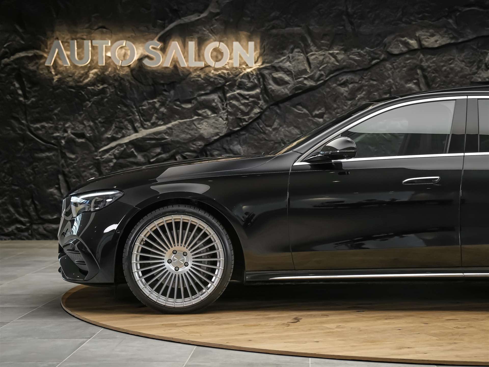 MERCEDES-BENZ E 220 d AMG Line *Werksgarantie*21 Zoll*Panorama*360° Kamera*-image-15