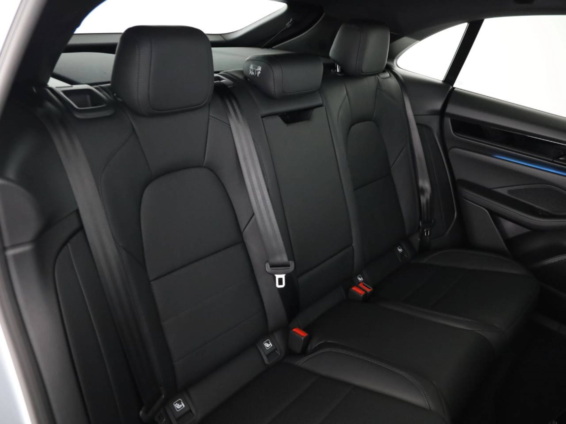 PORSCHE Macan 4-image-19
