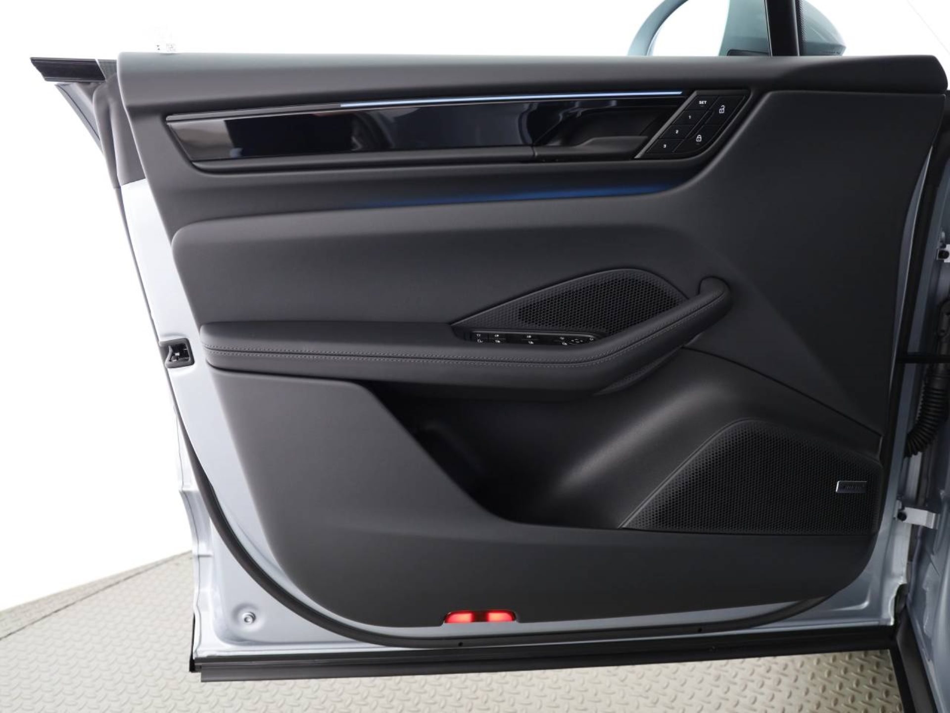 PORSCHE Macan 4-image-18