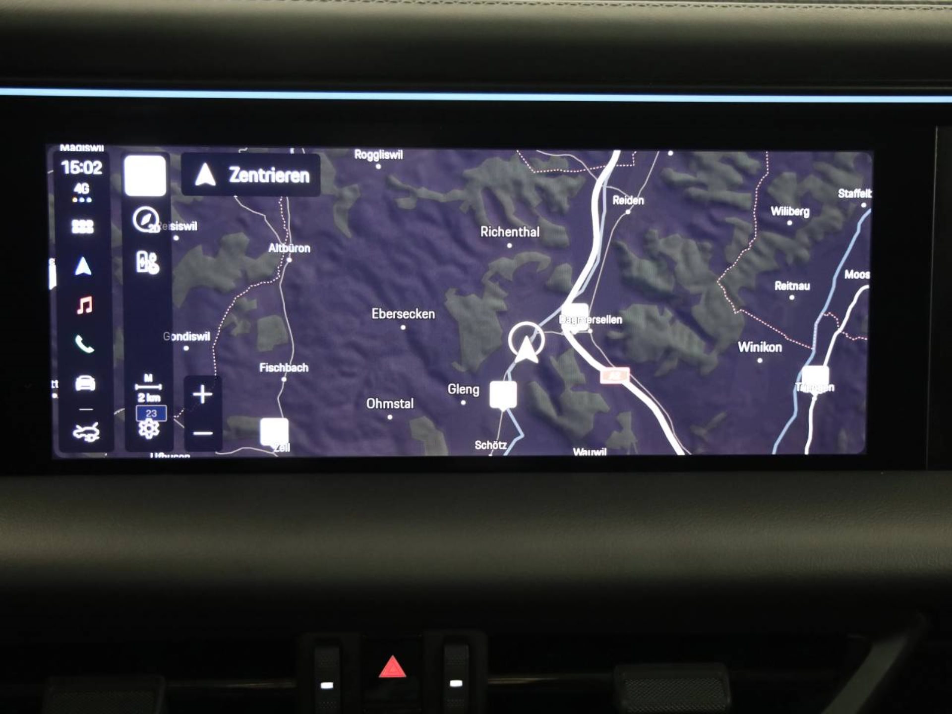 PORSCHE Macan 4-image-13