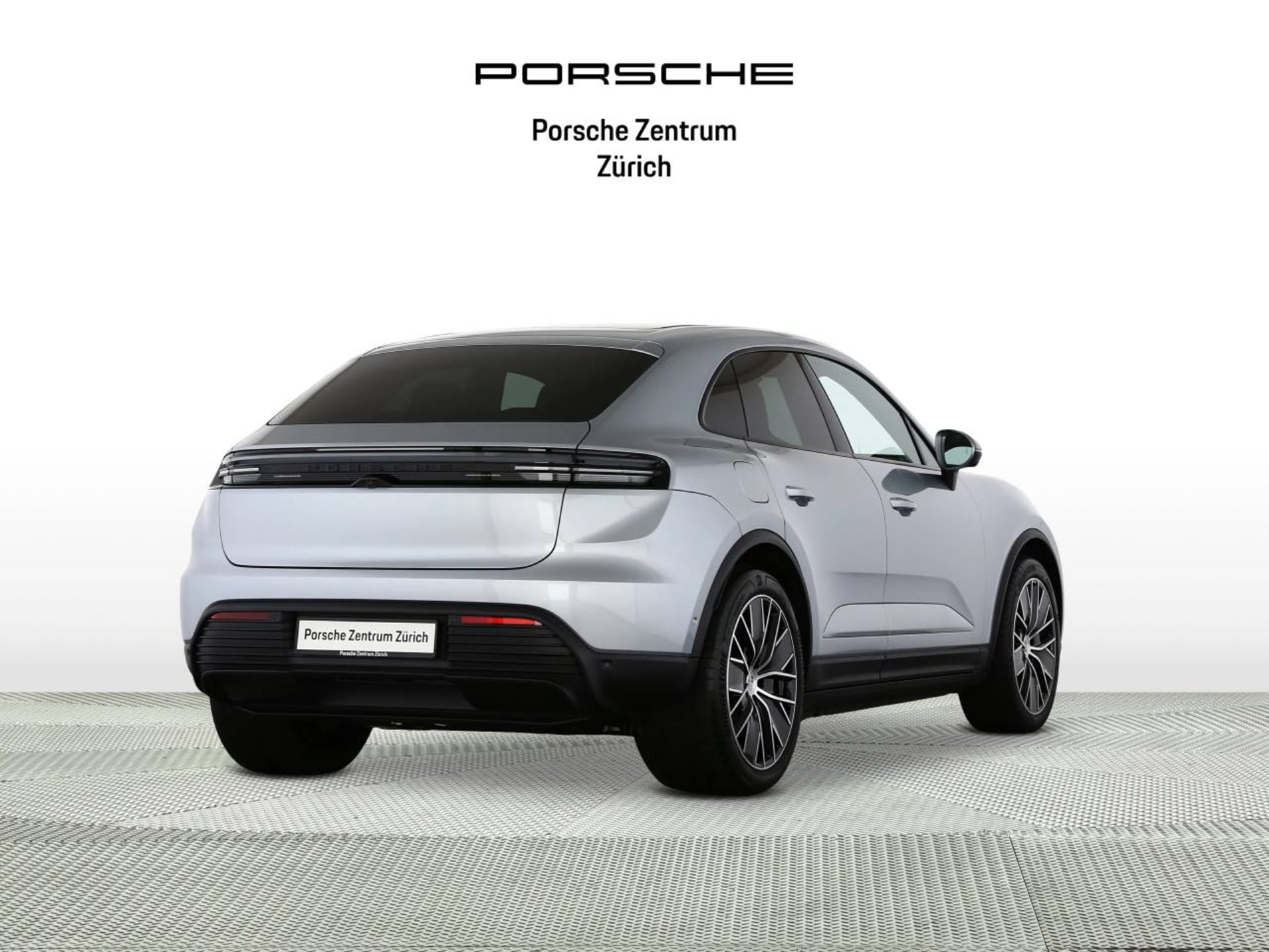 PORSCHE Macan 4-image-2