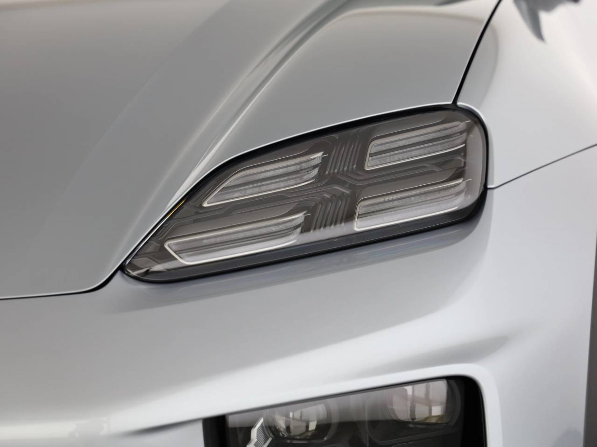 PORSCHE Macan 4-image-8