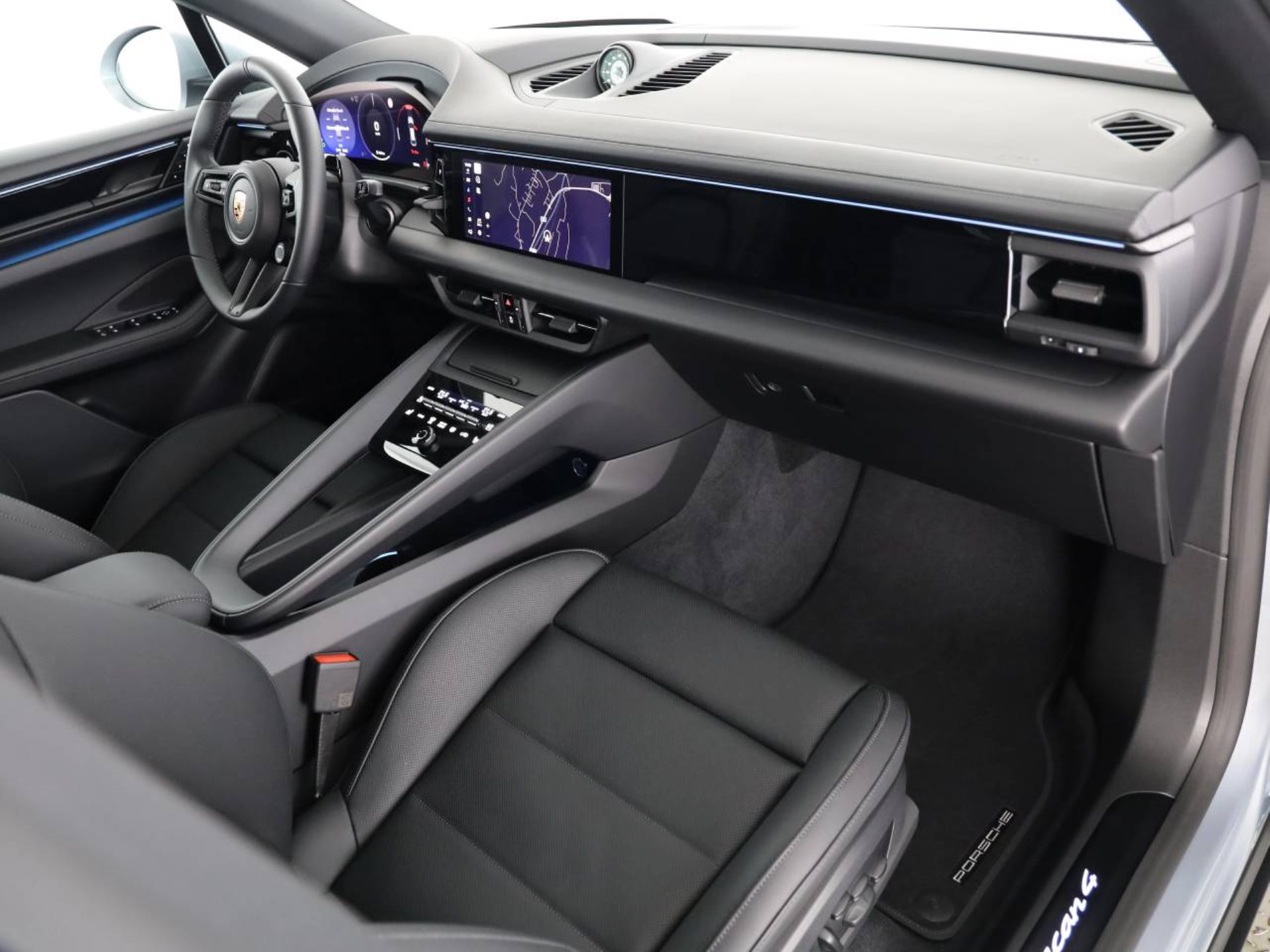PORSCHE Macan 4-image-10