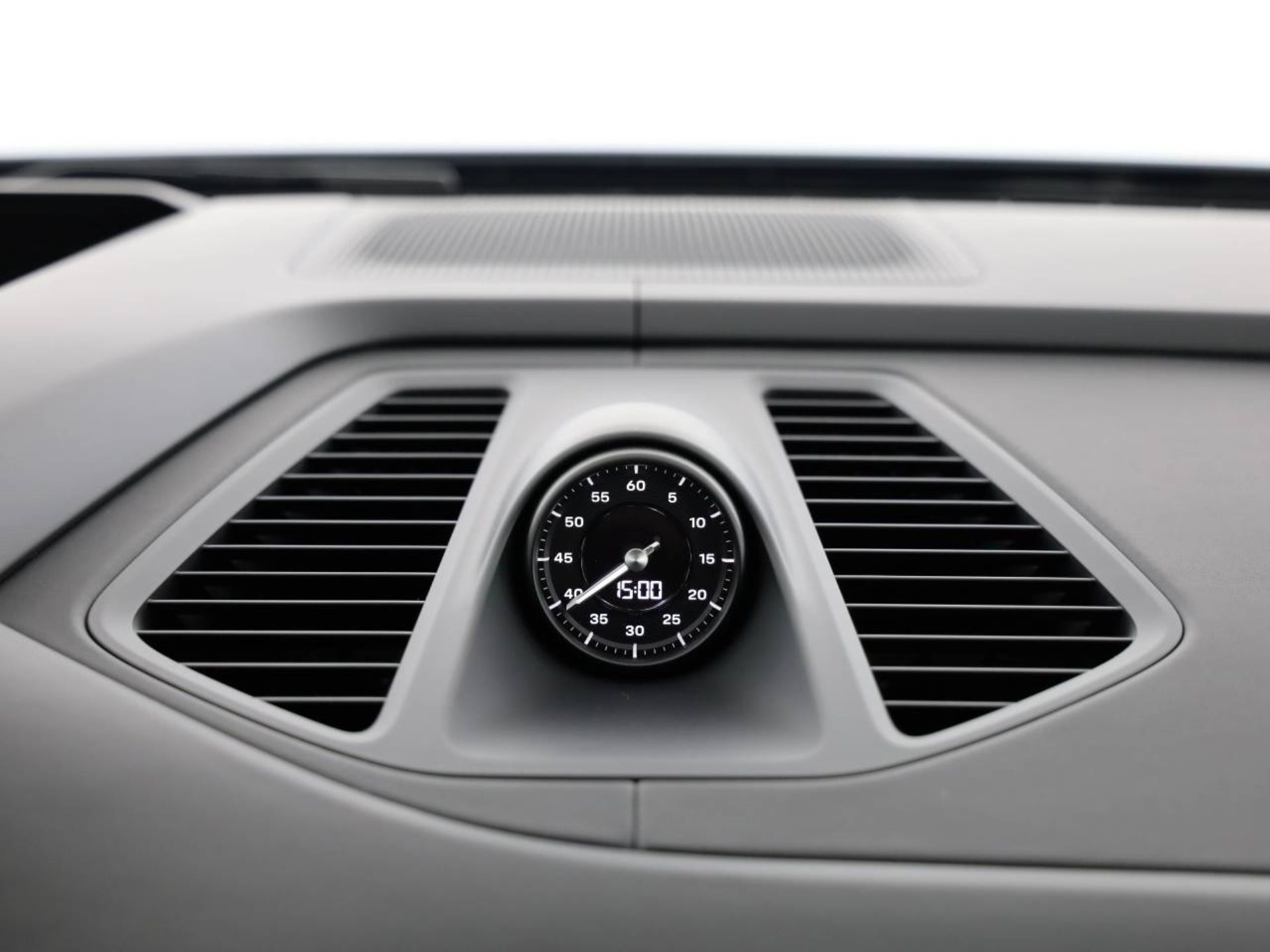 PORSCHE Macan 4-image-12