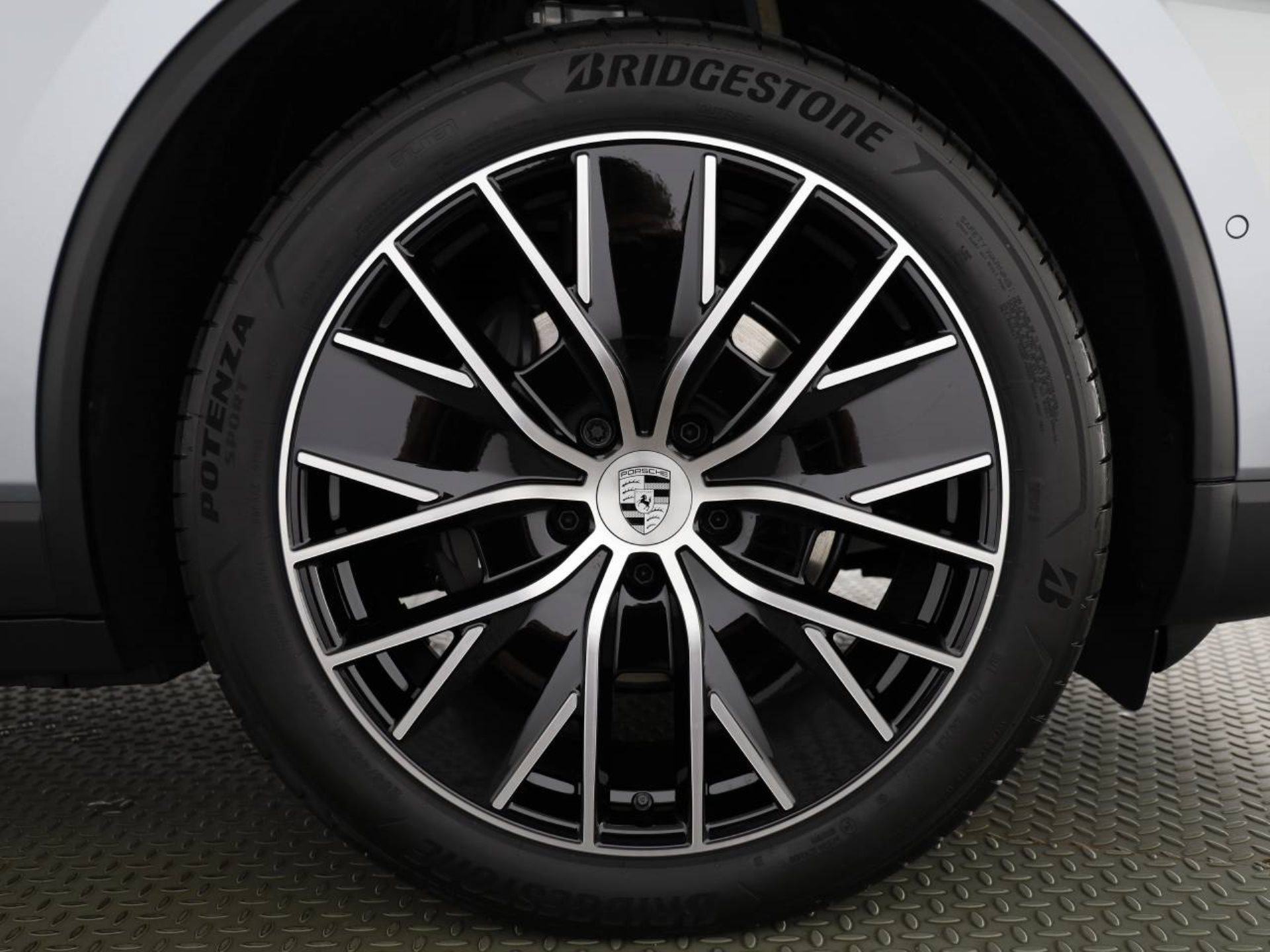 PORSCHE Macan 4-image-5