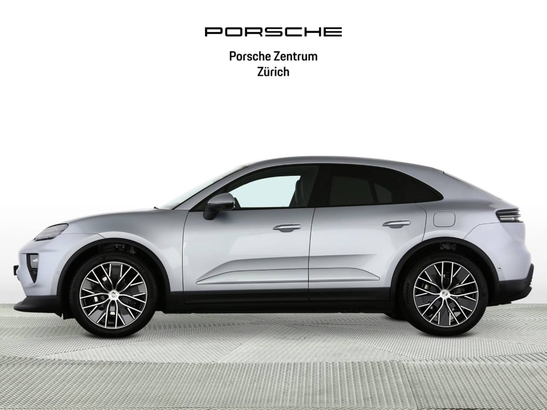 PORSCHE Macan 4-image-1